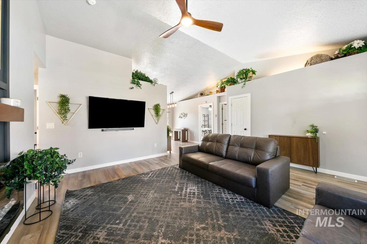 3309 Robinhood Loop Property Photo 8