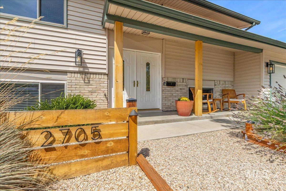 2705 S Inverness Way Property Photo 4