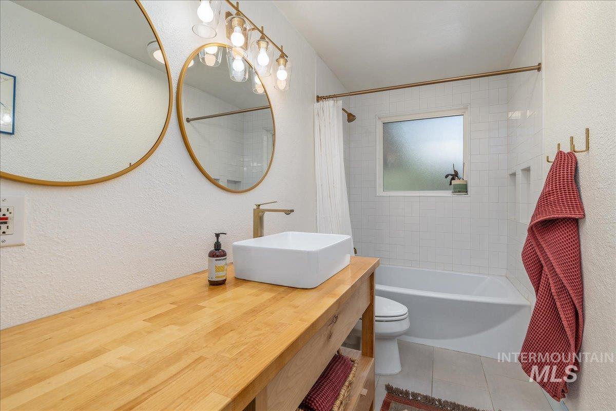 2705 S Inverness Way Property Photo 16