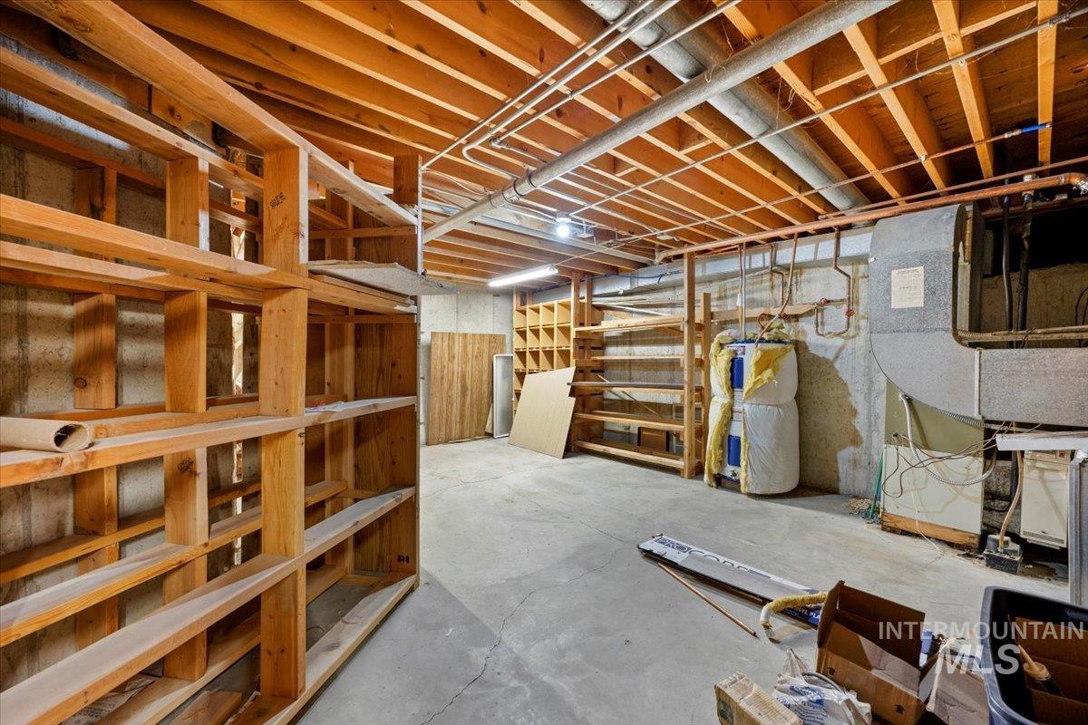 507 Main Ave W Property Photo 14