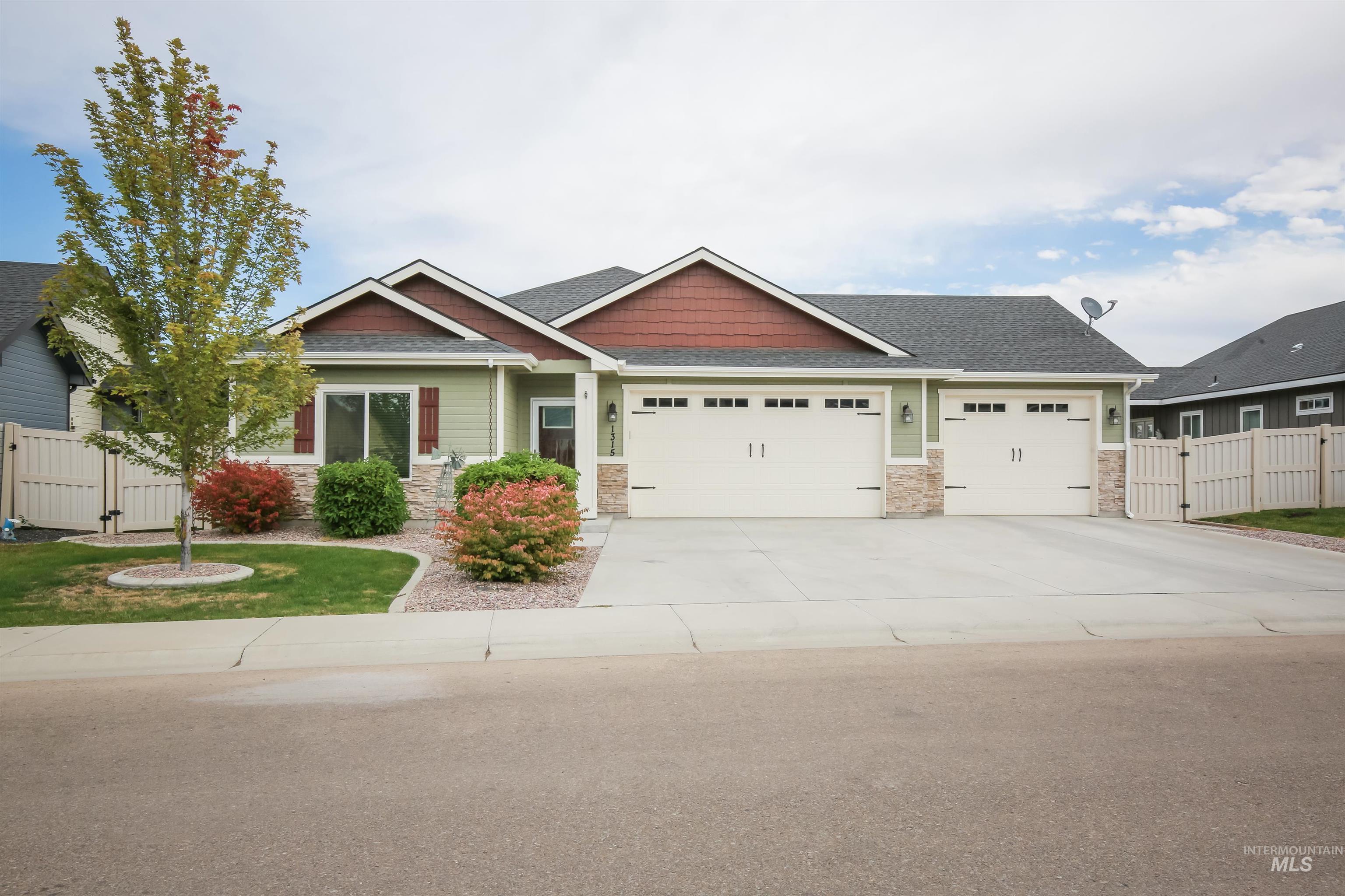 1315 Cantebria Way Property Photo 1