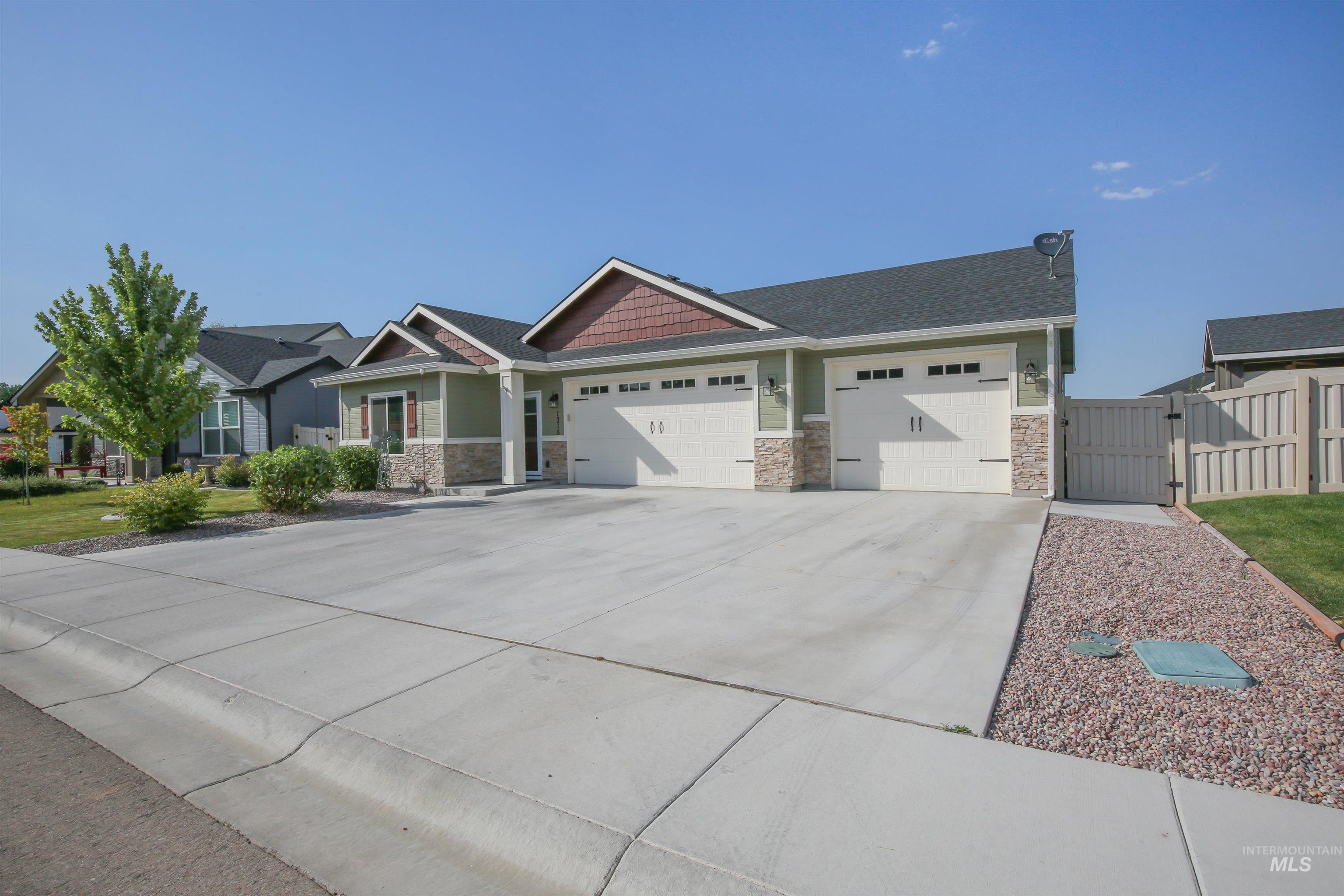 1315 Cantebria Way Property Photo 2