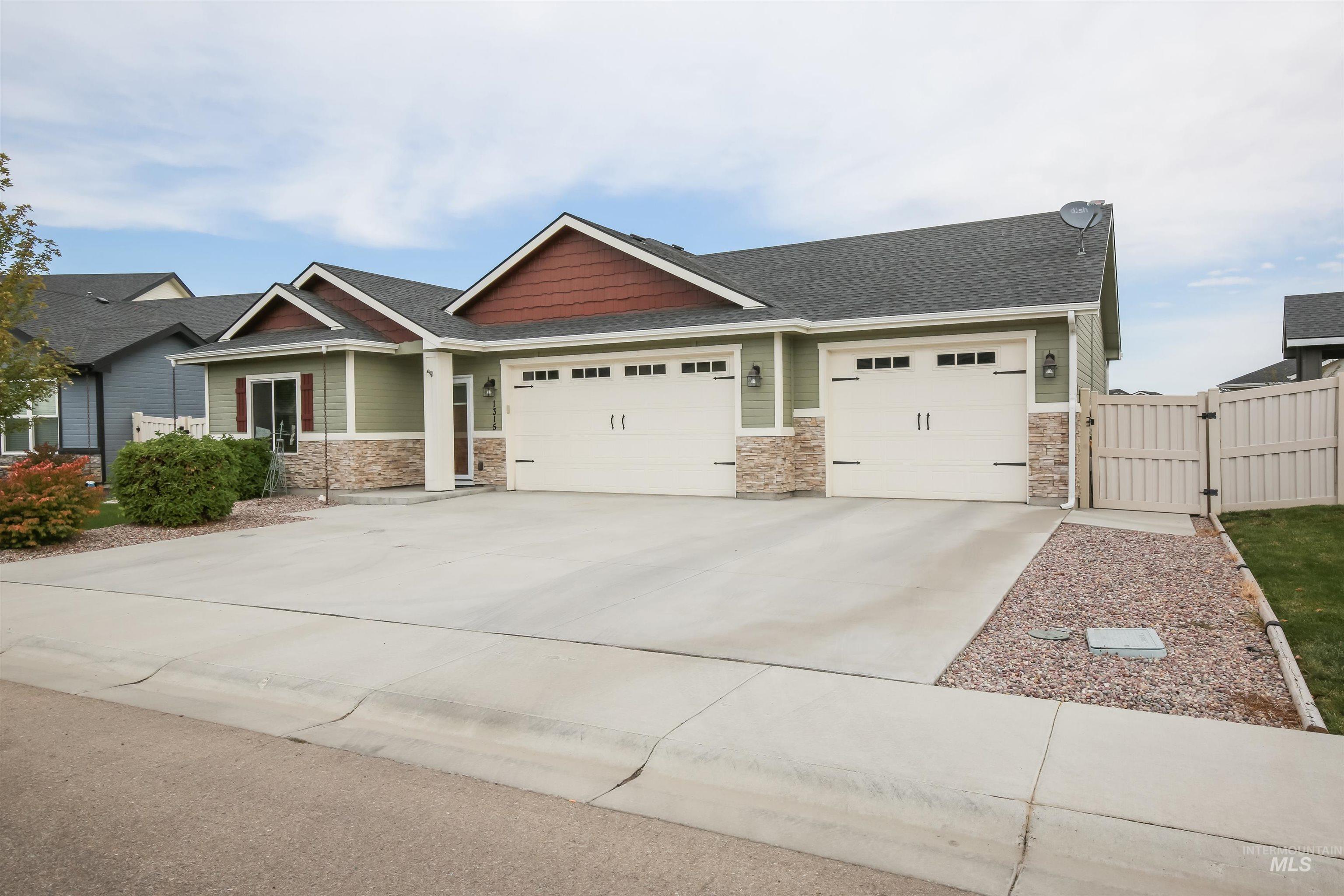 1315 Cantebria Way Property Photo 2