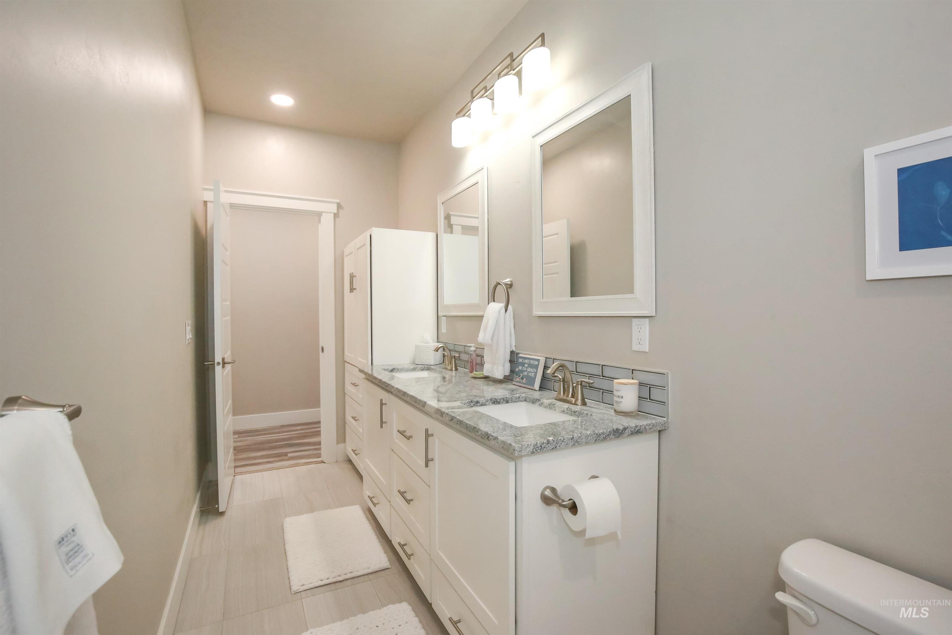 1315 Cantebria Way Property Photo 8