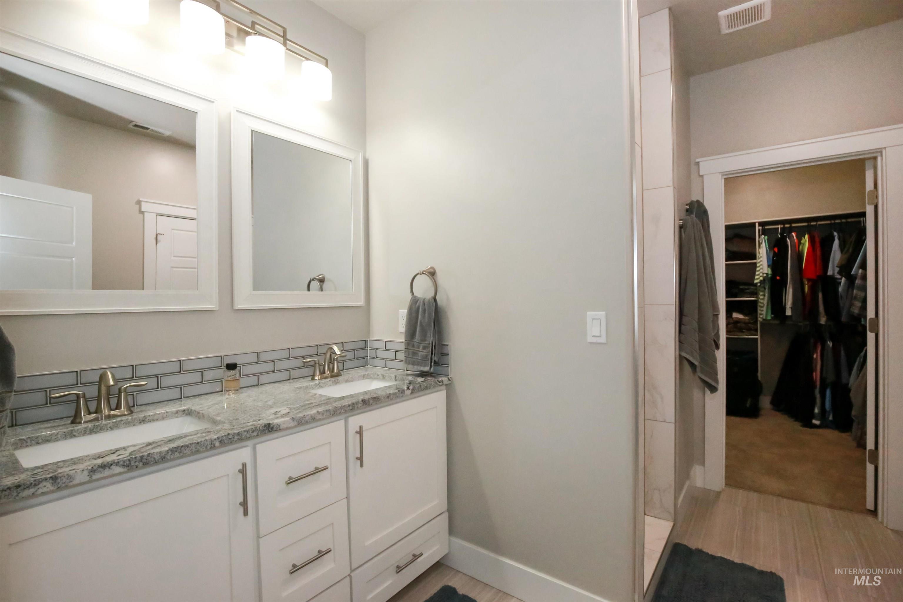 1315 Cantebria Way Property Photo 15