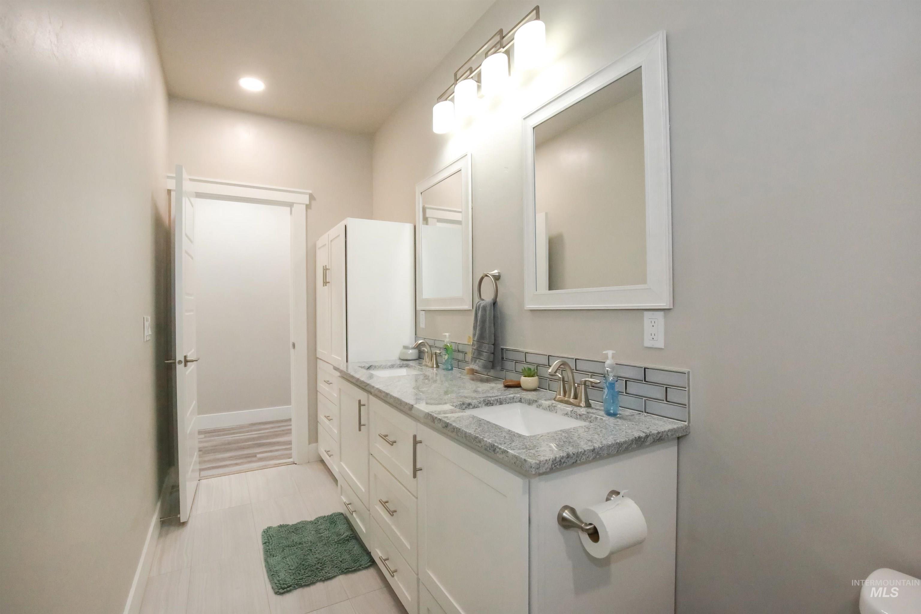 1315 Cantebria Way Property Photo 22