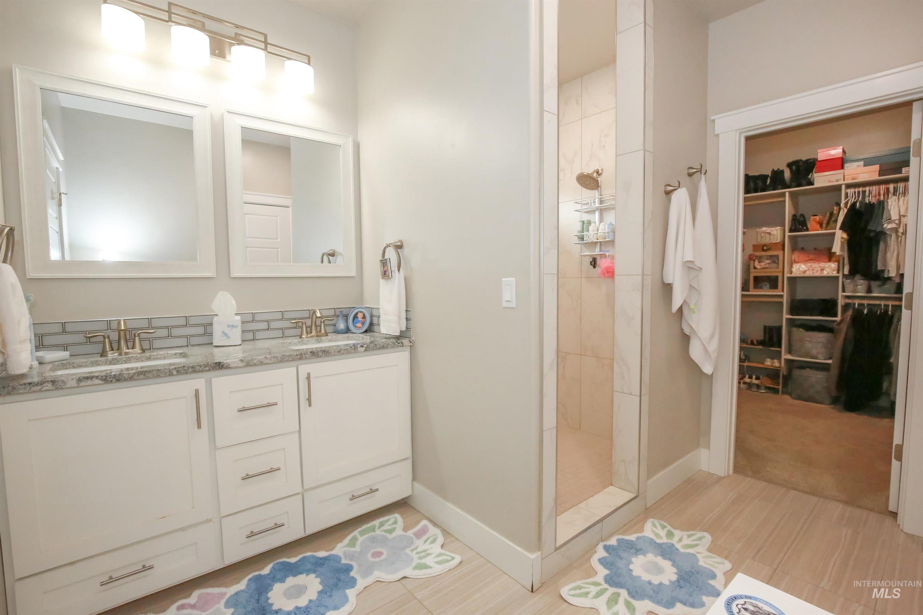 1315 Cantebria Way Property Photo 23
