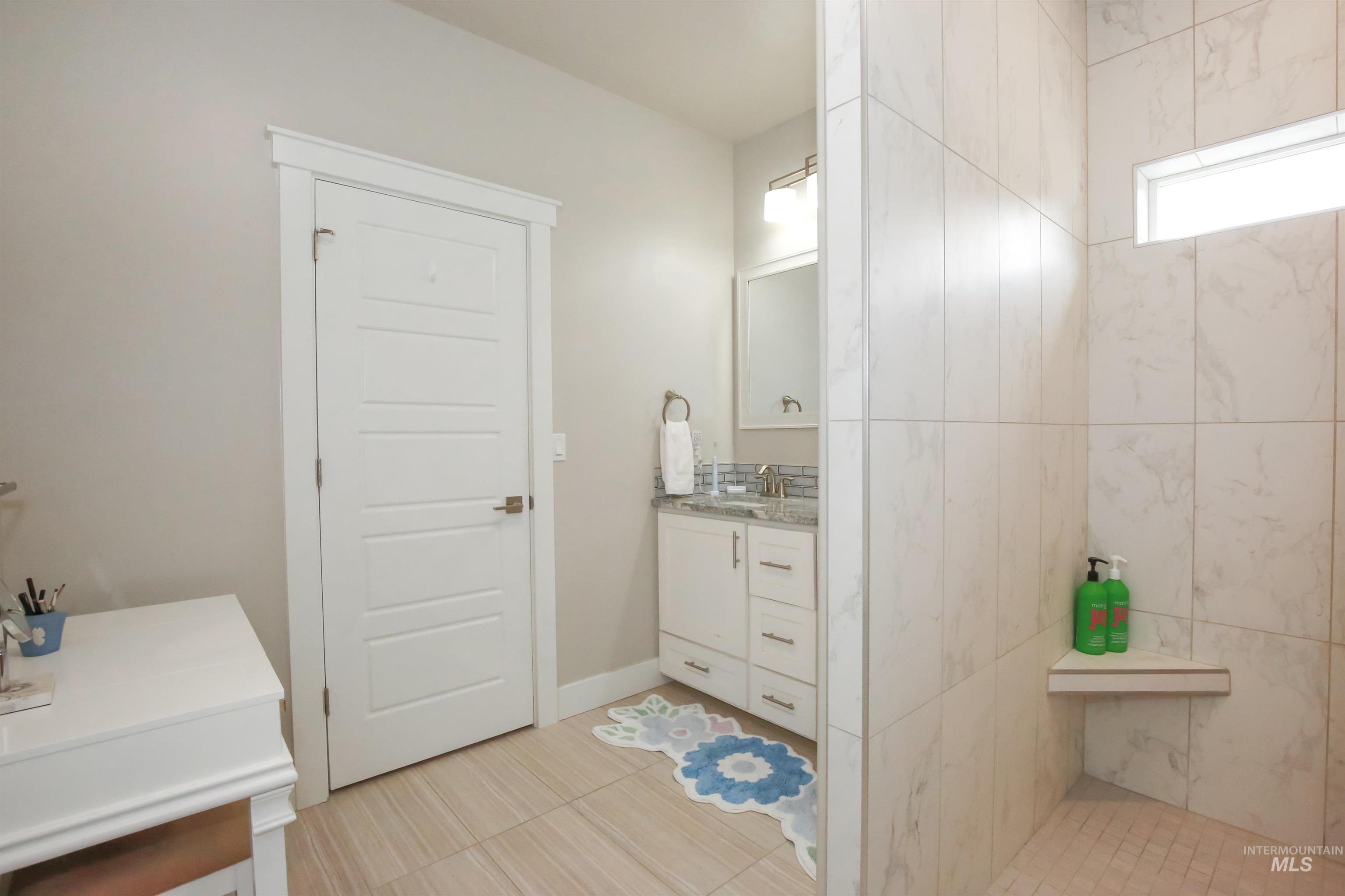 1315 Cantebria Way Property Photo 24