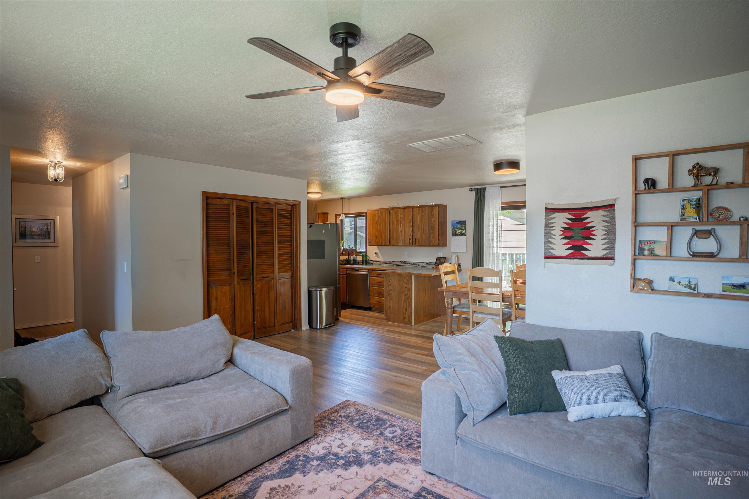 2711 Elizabeth Blvd Property Photo 7