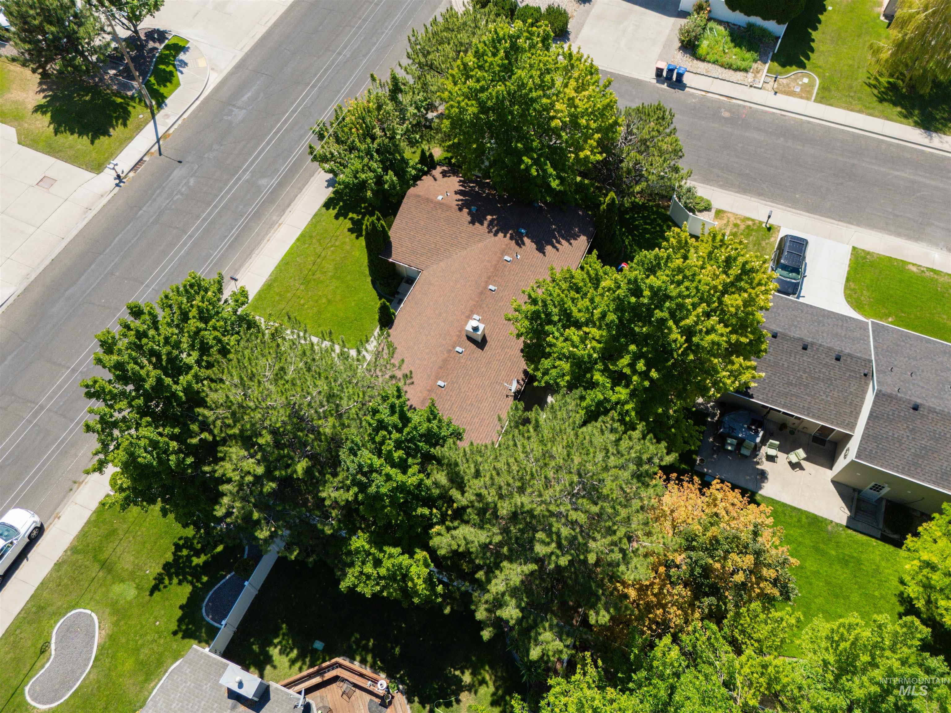 2711 Elizabeth Blvd Property Photo 18