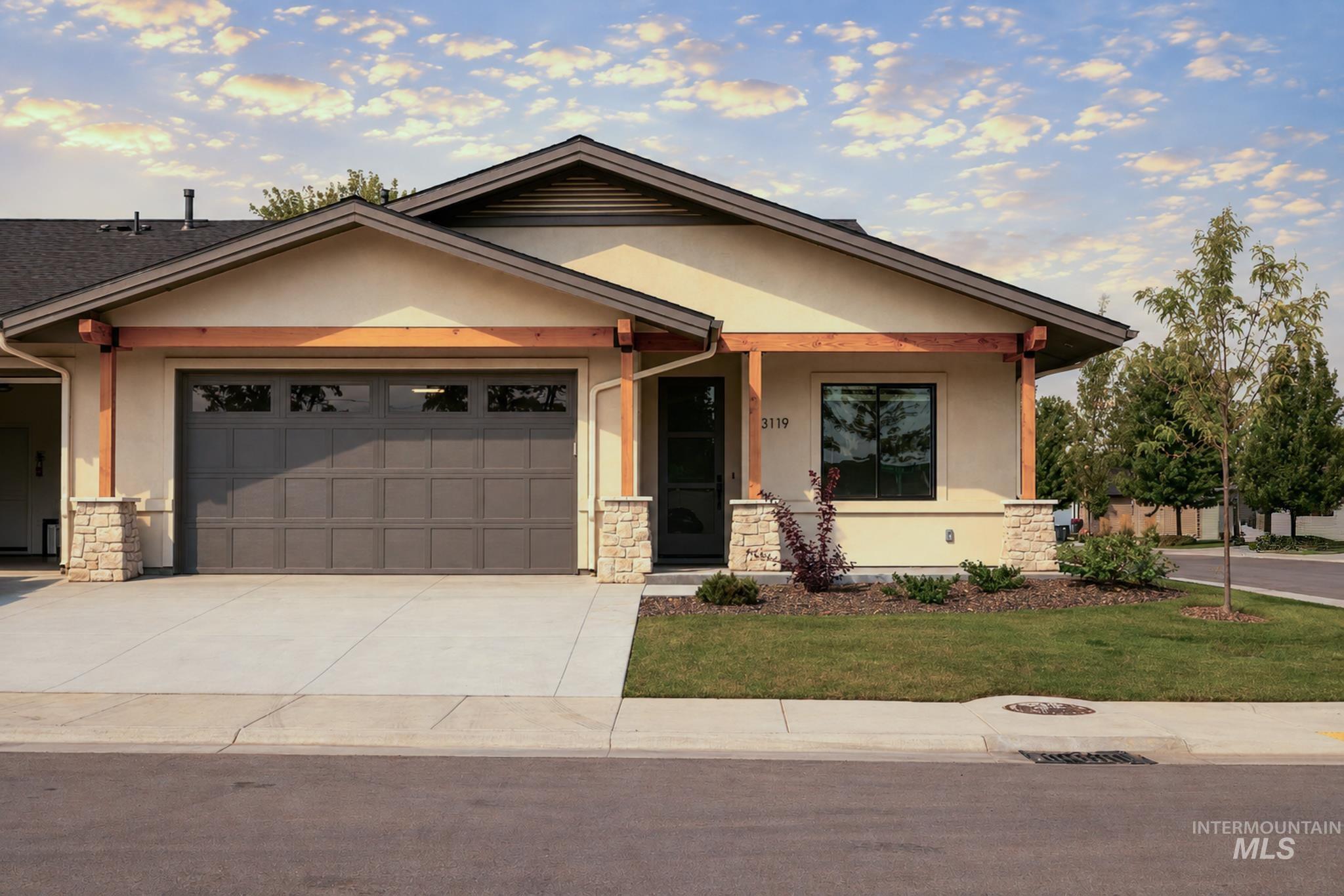 3119 N Lapis Property Photo 1