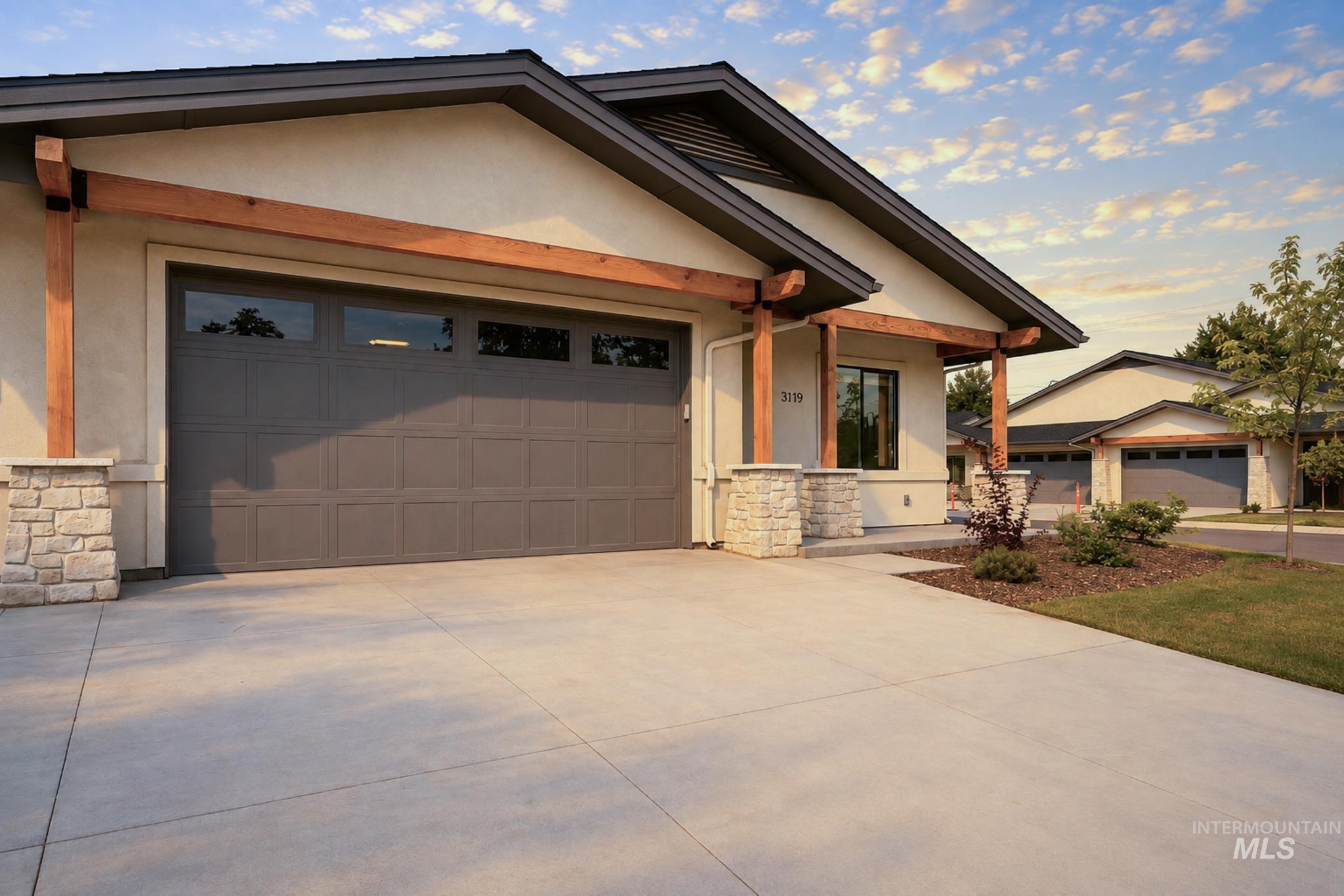 3119 N Lapis Property Photo 2