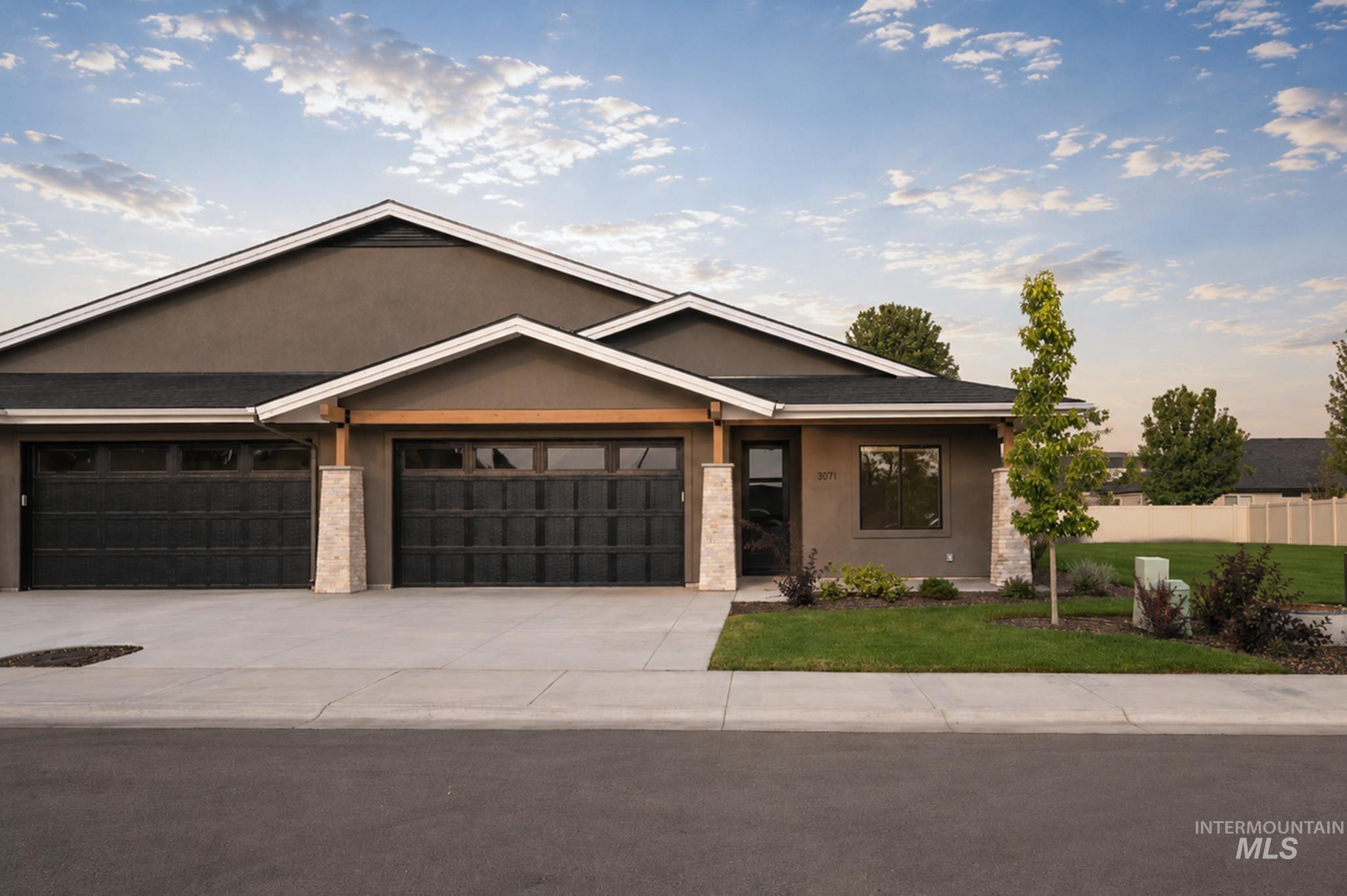 3071 N Lapis Property Photo 1