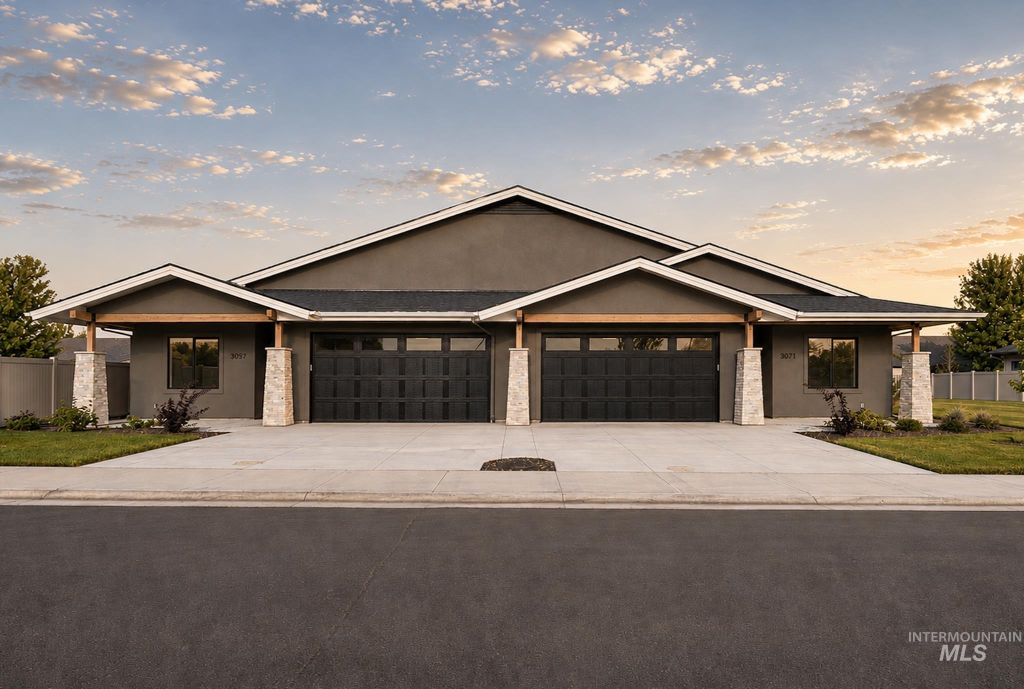 3071 N Lapis Property Photo 2