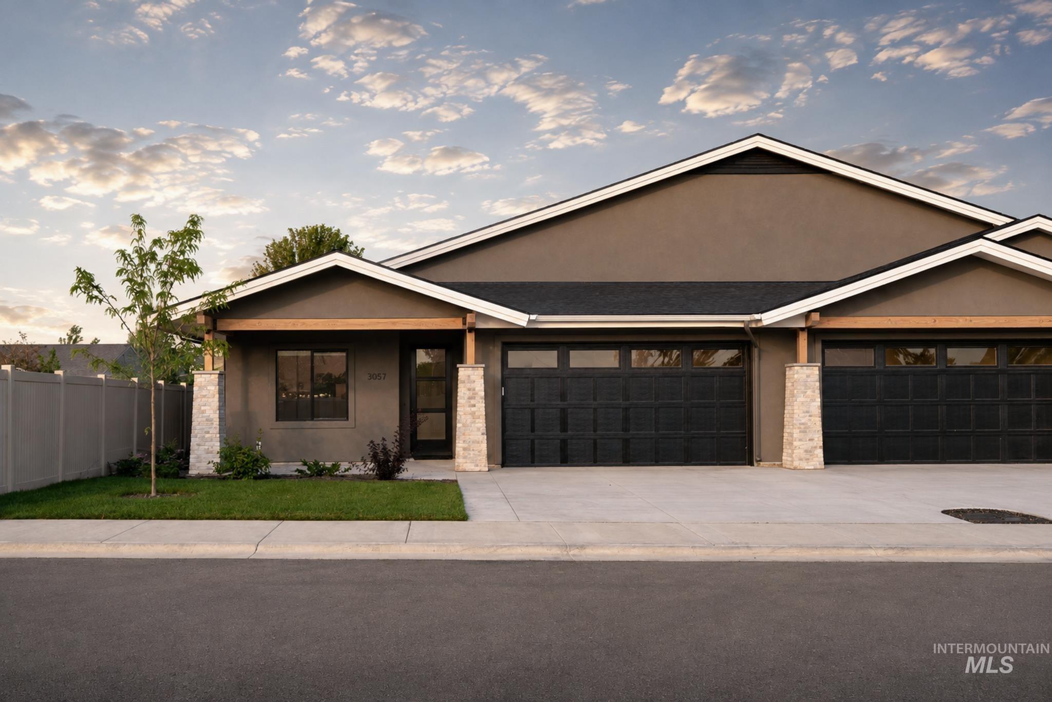 3057 N Lapis Property Photo 1