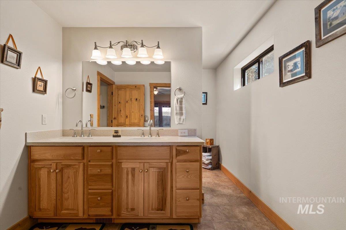 84 Golden Place Property Photo 14