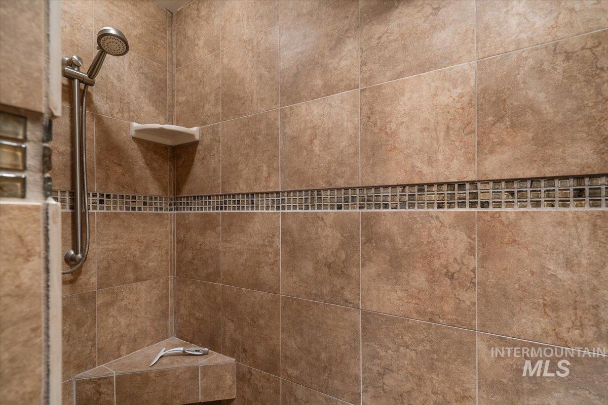 84 Golden Place Property Photo 16