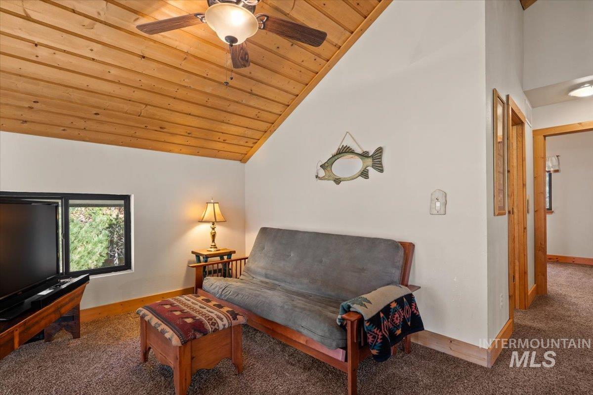 84 Golden Place Property Photo 17