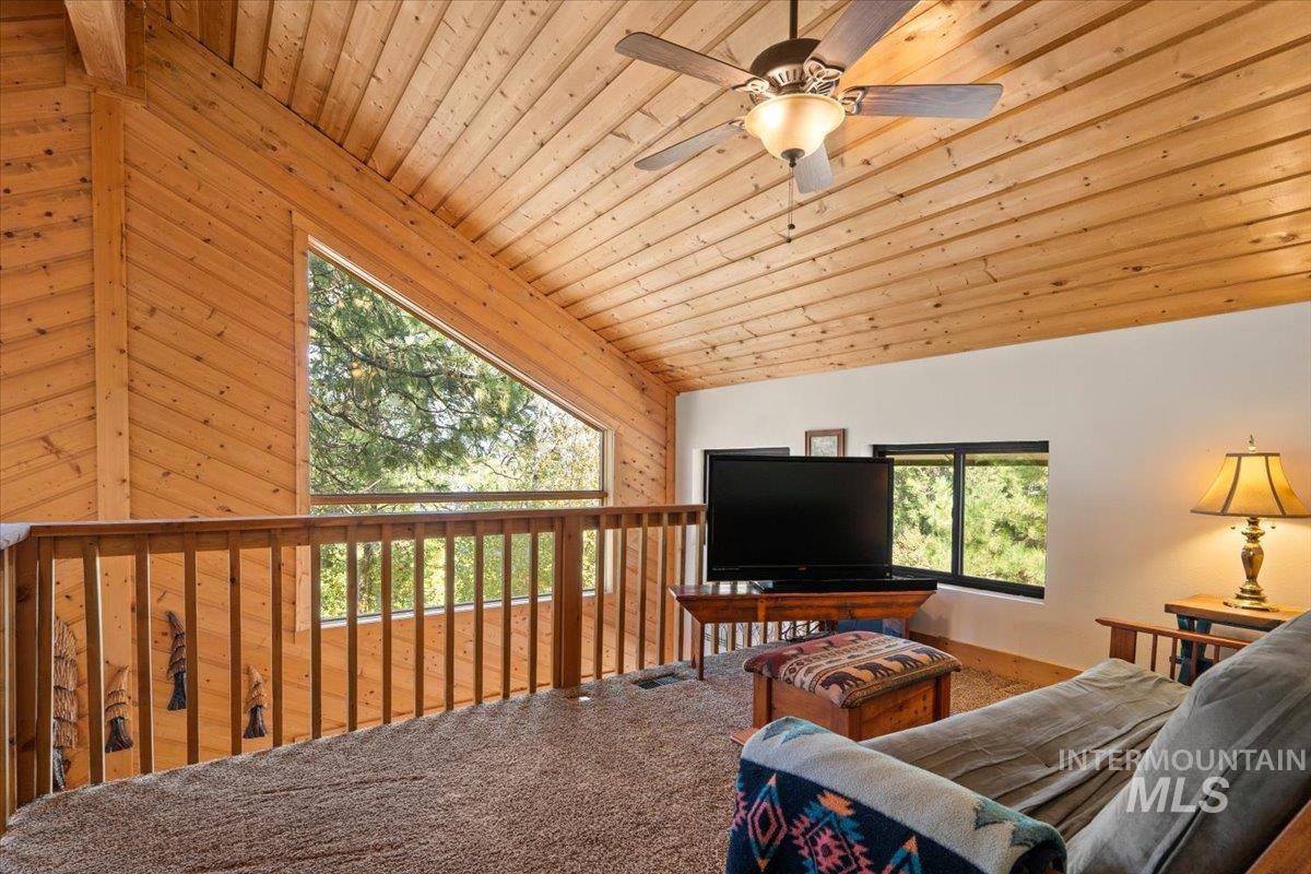 84 Golden Place Property Photo 18
