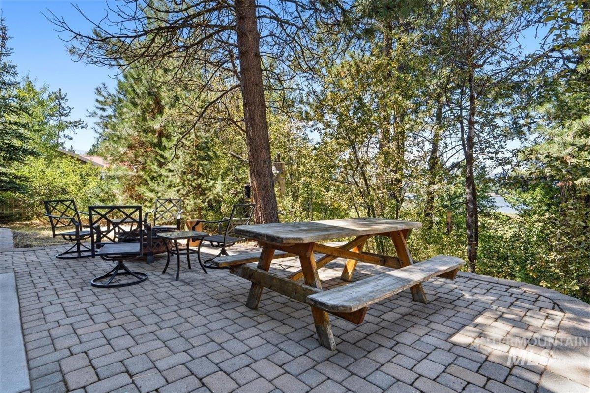 84 Golden Place Property Photo 31