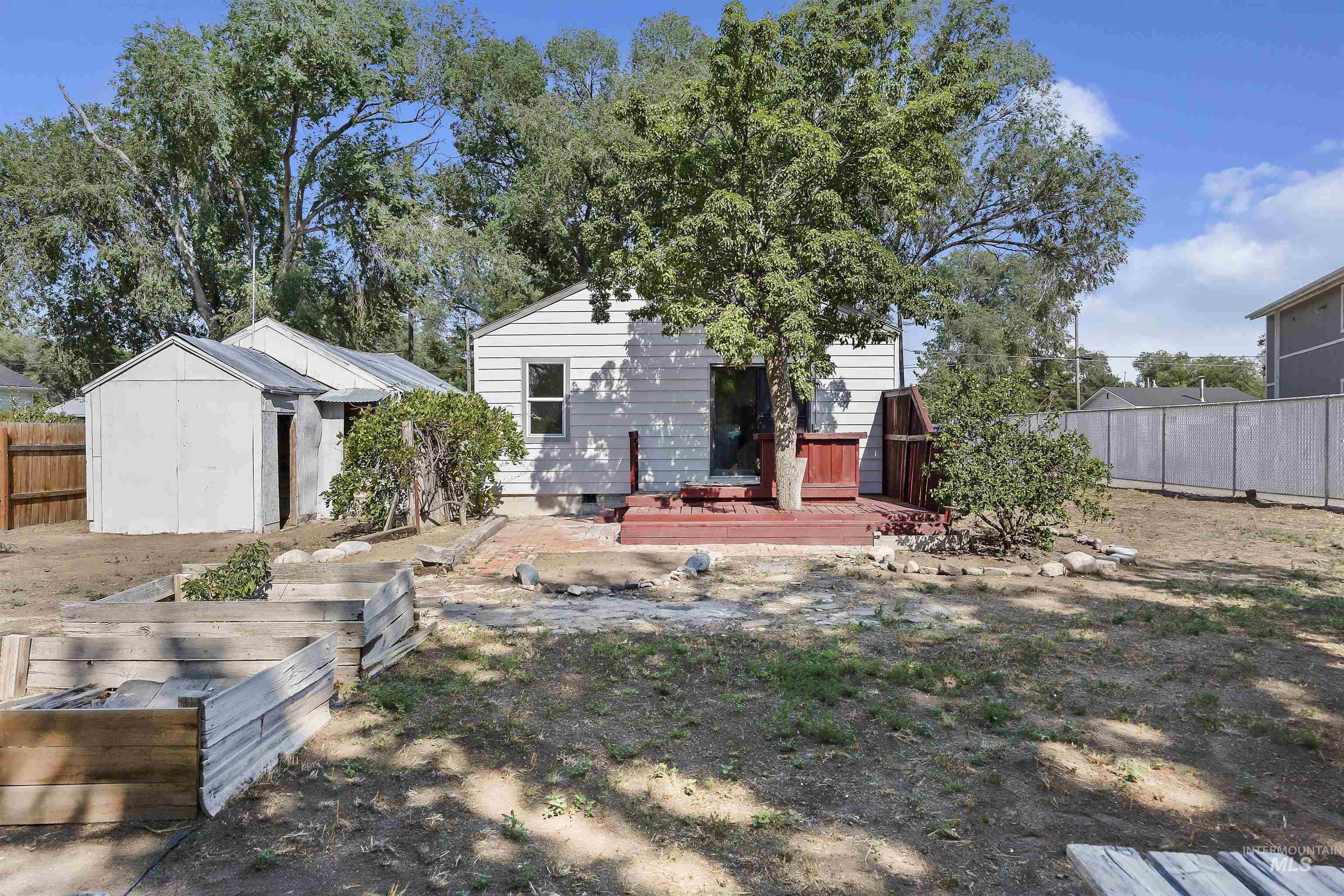 601 Quincy St Property Photo 25
