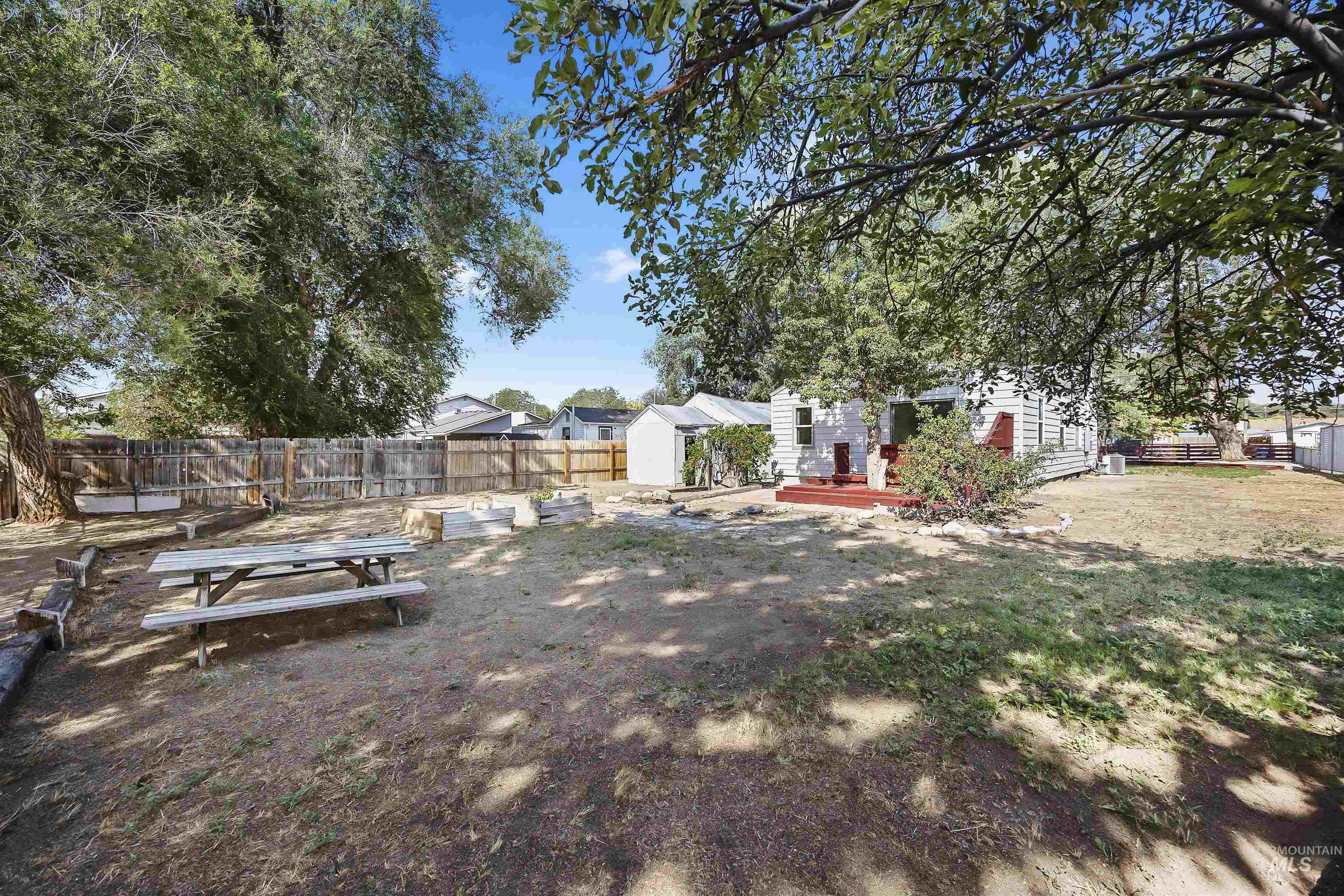 601 Quincy St Property Photo 26