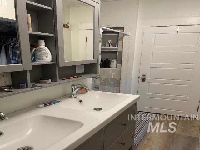 931 W 3rd St Property Photo 12