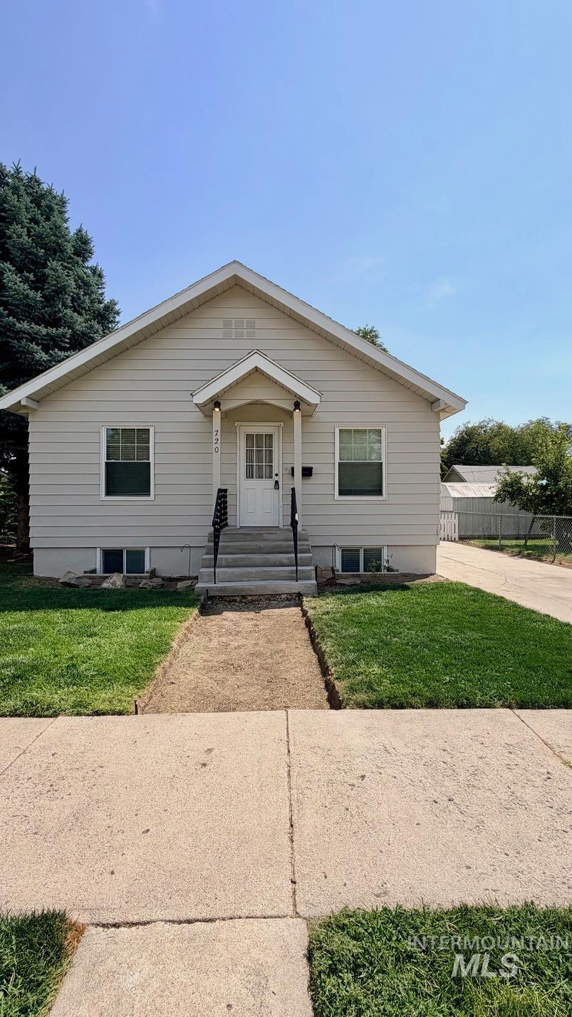 720 18th Ave S Property Photo 1