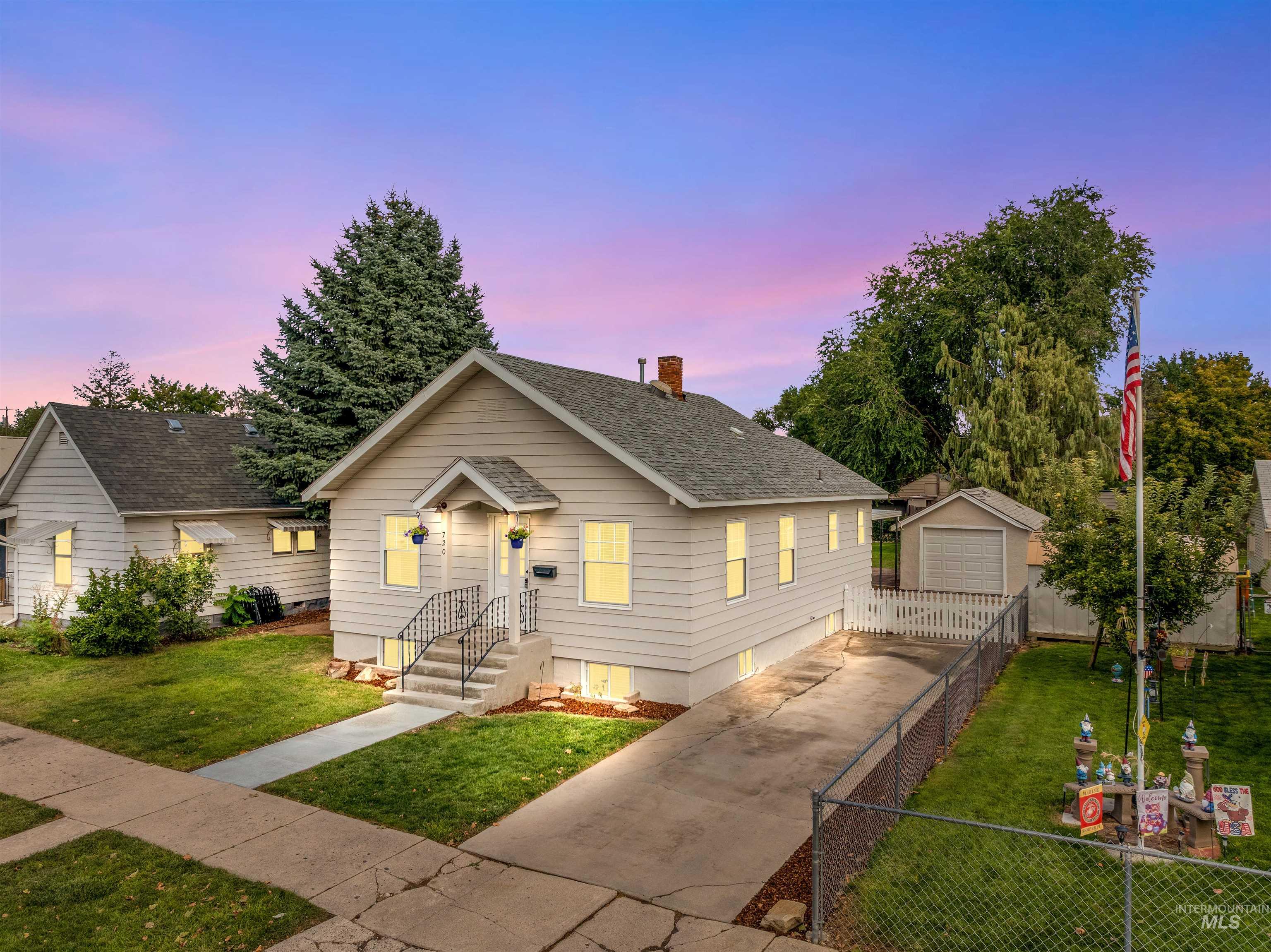 720 18th Ave S Property Photo 1