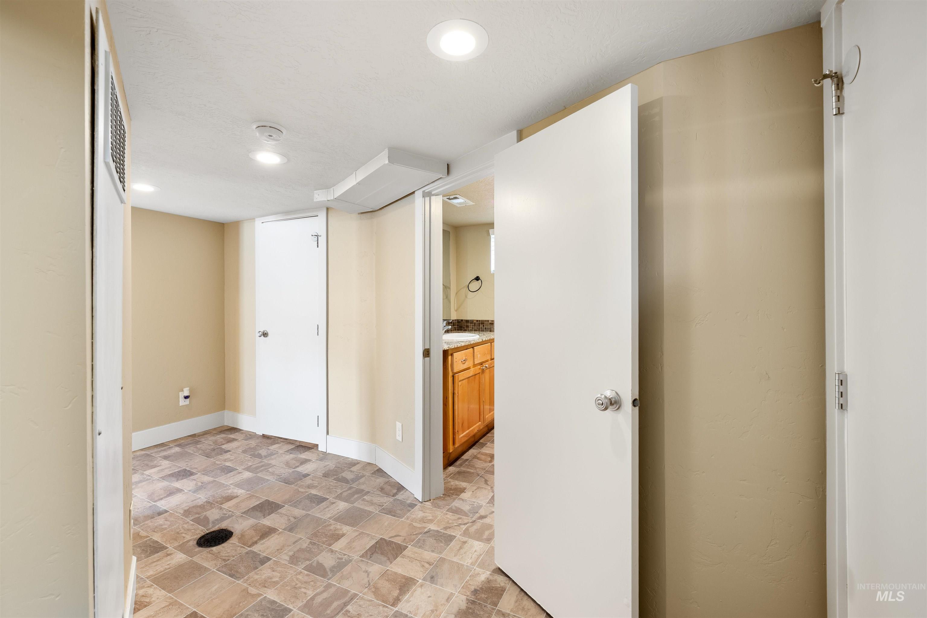720 18th Ave S Property Photo 27