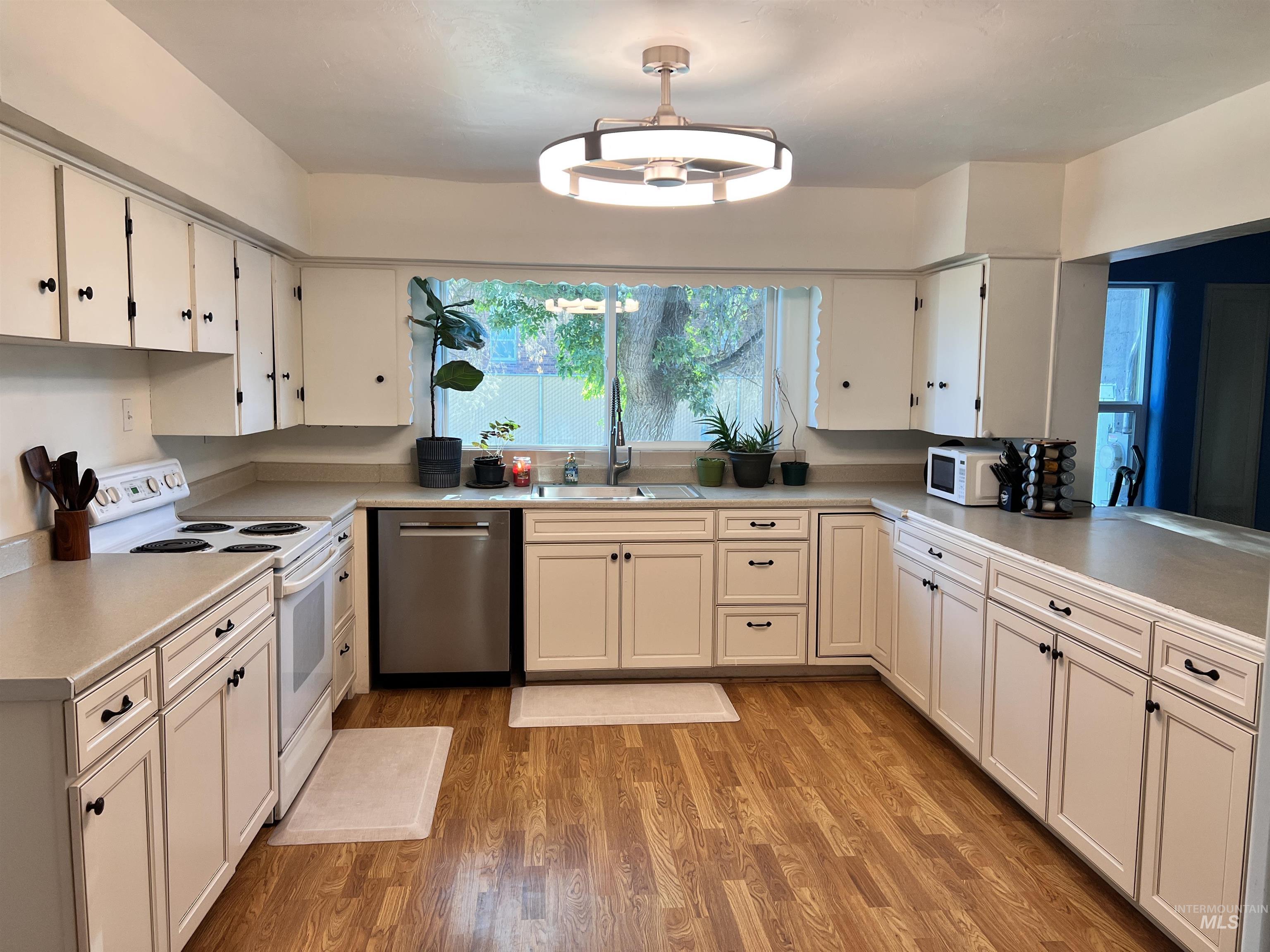 23705 Highway 30 Property Photo 8