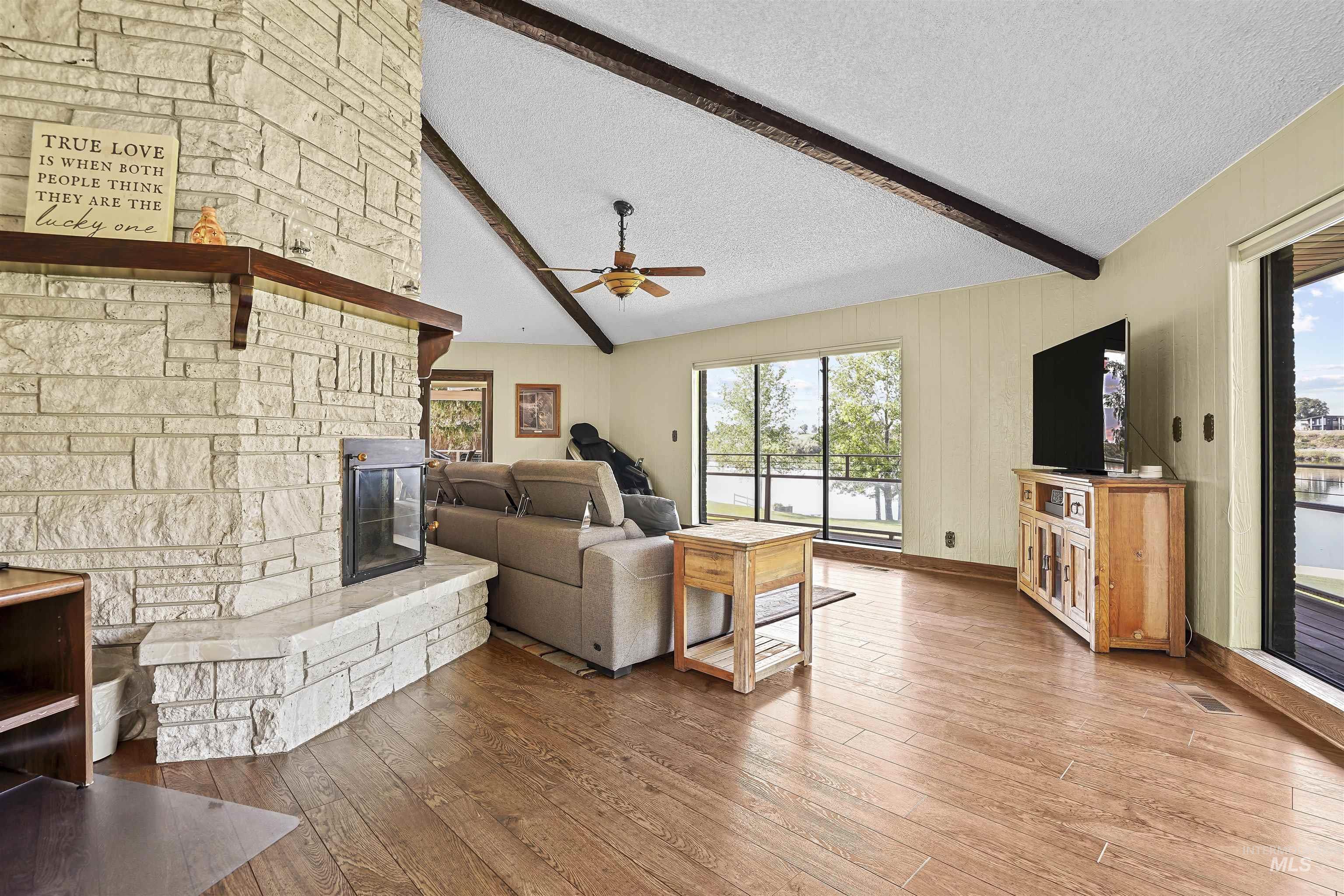 1109 S River Drive Property Photo 3