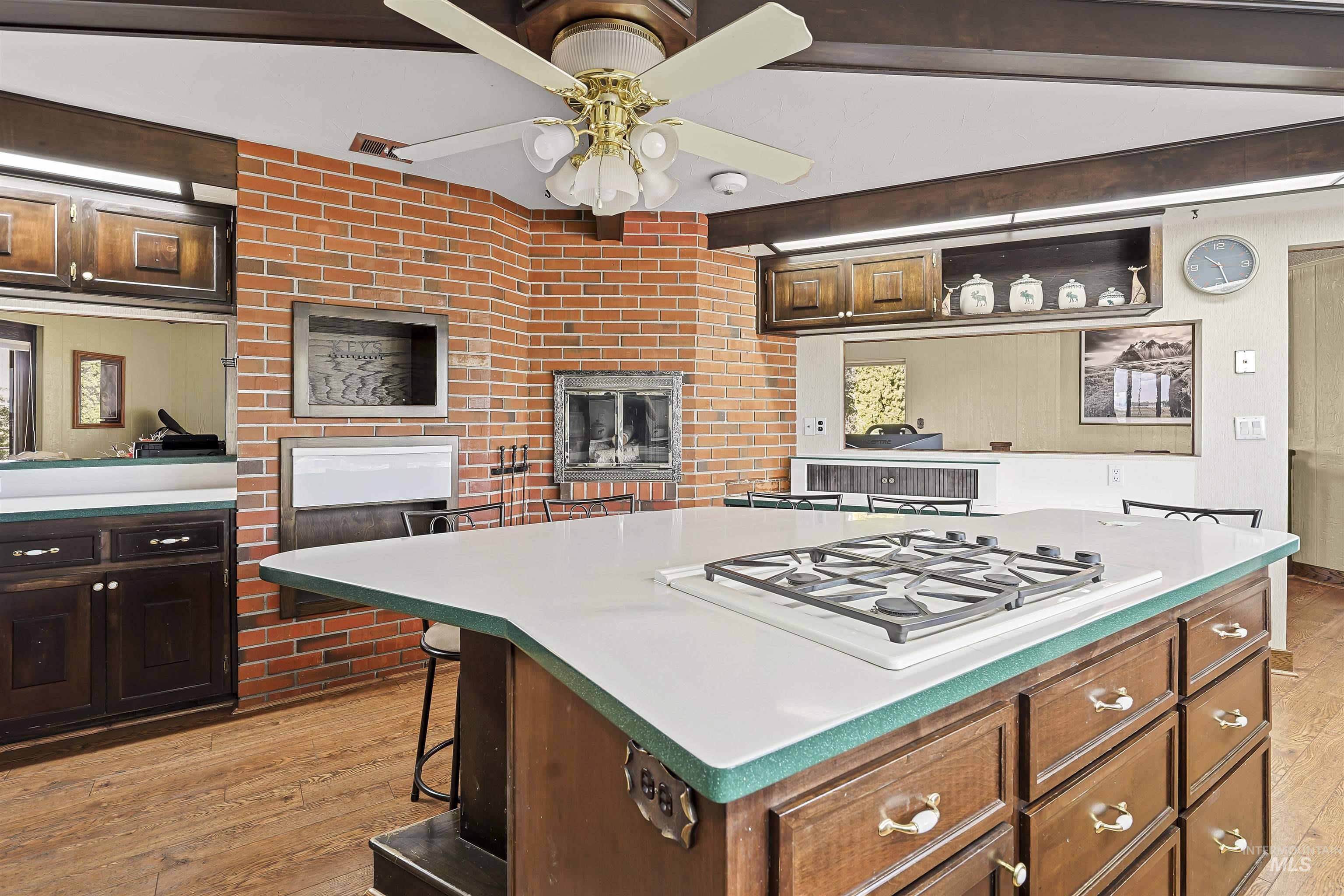 1109 S River Drive Property Photo 6