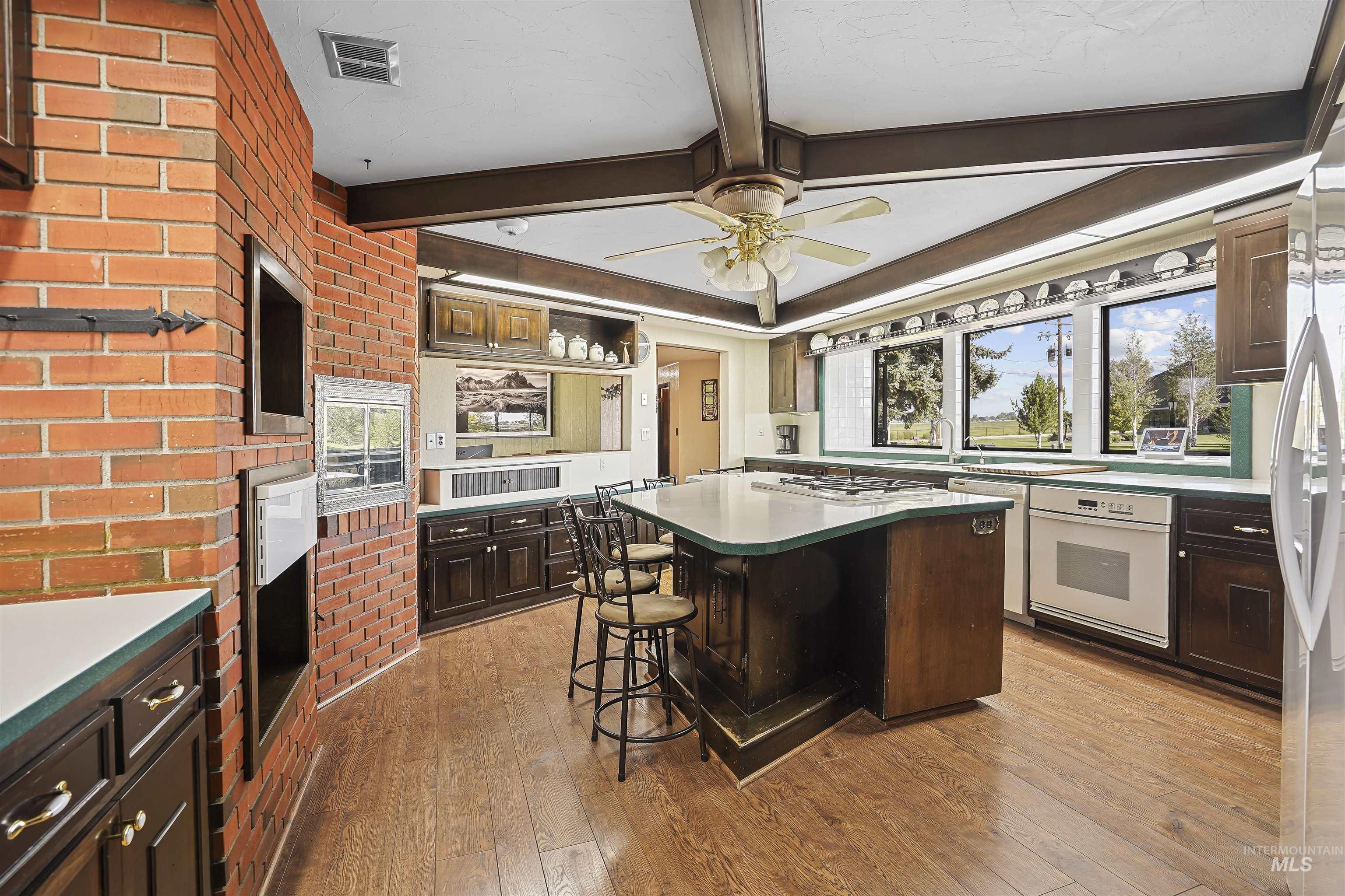 1109 S River Drive Property Photo 7
