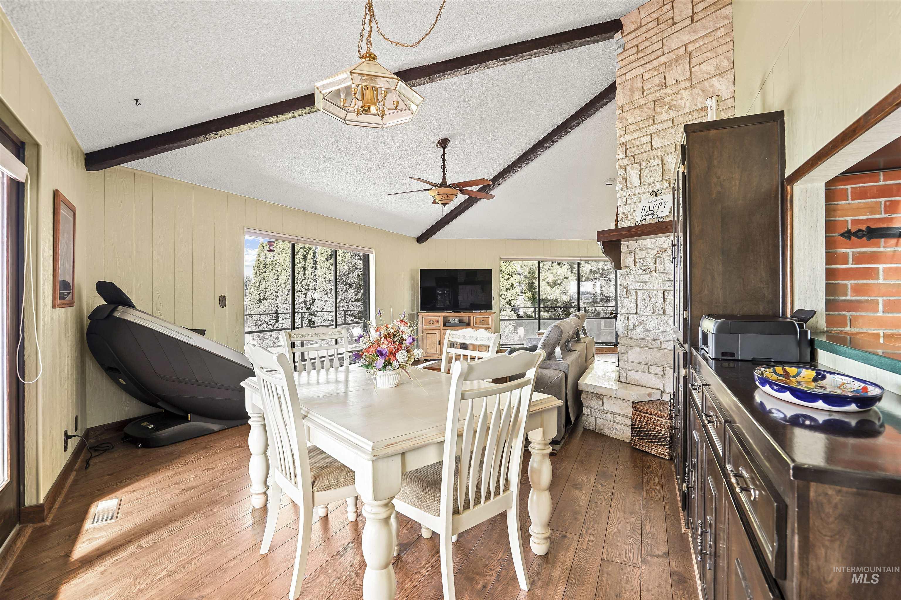 1109 S River Drive Property Photo 8