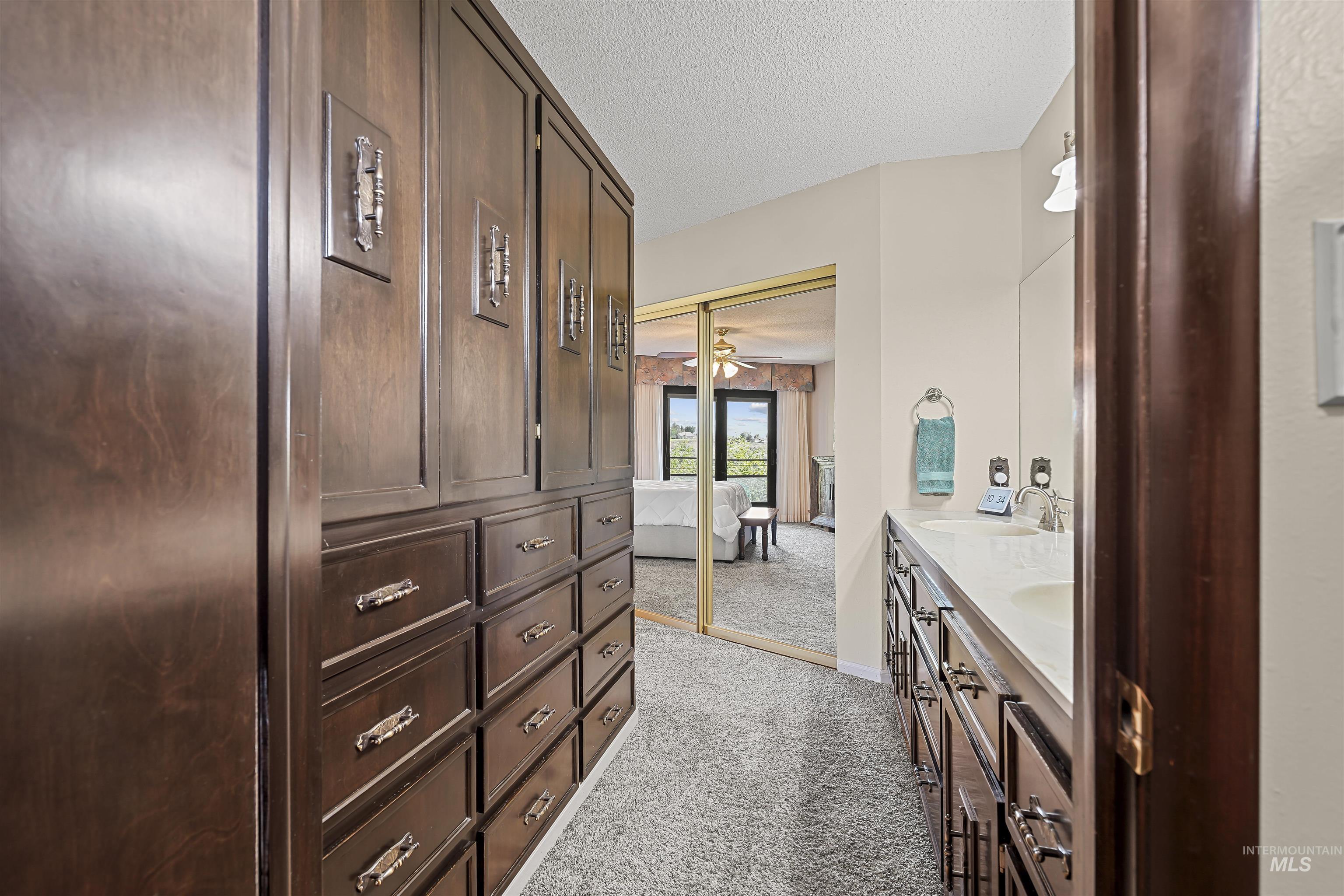 1109 S River Drive Property Photo 14