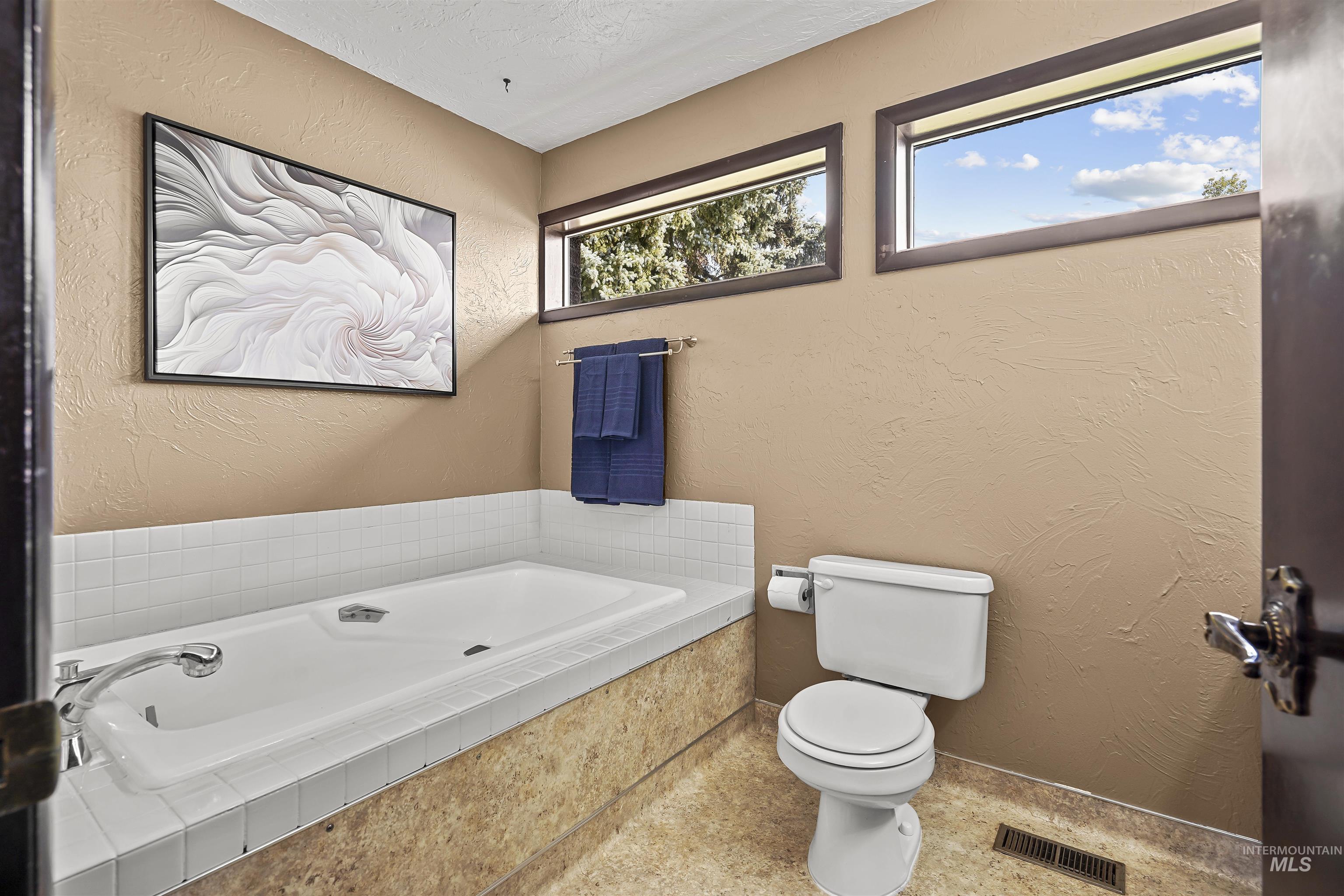 1109 S River Drive Property Photo 17