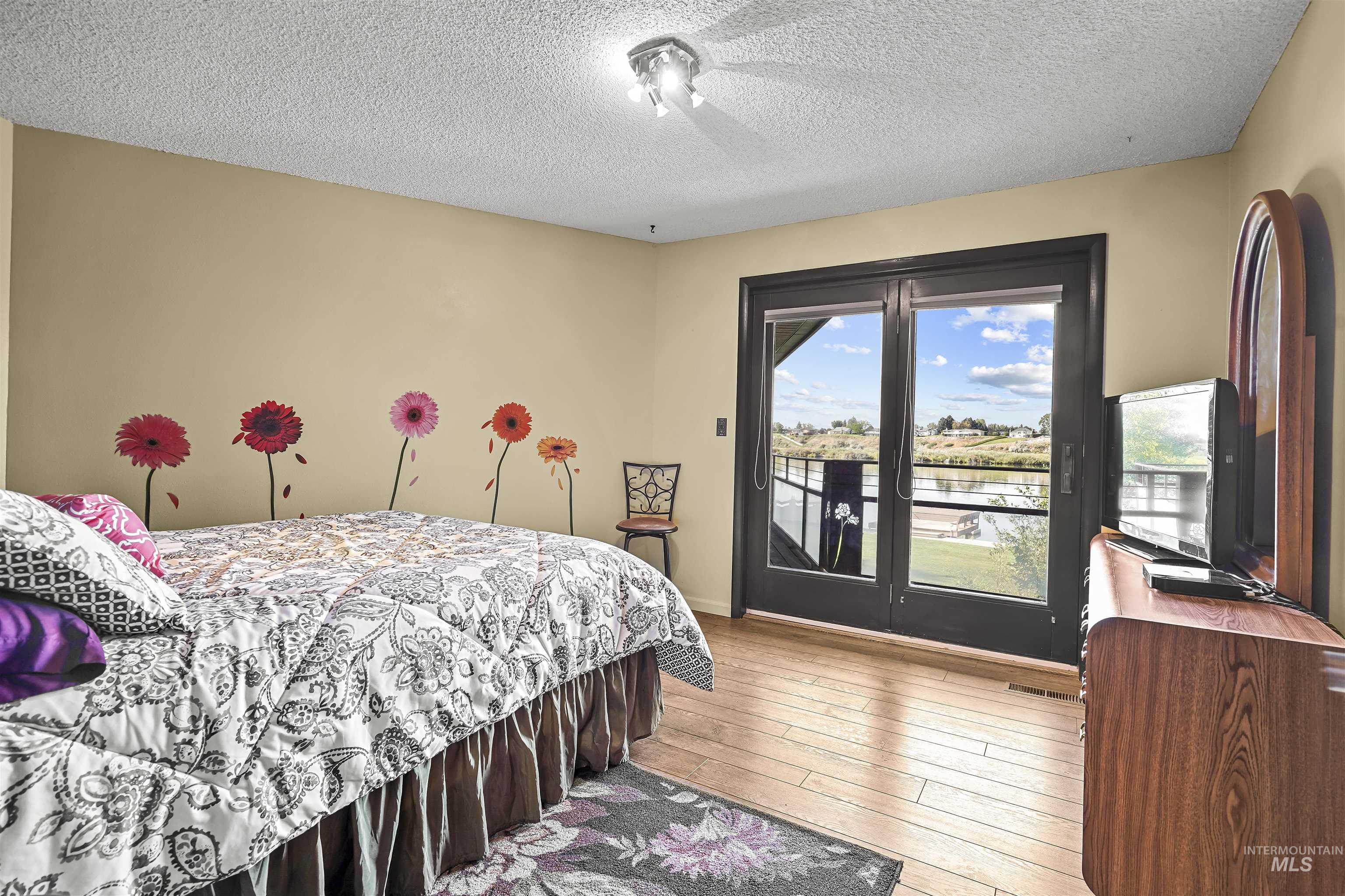 1109 S River Drive Property Photo 20