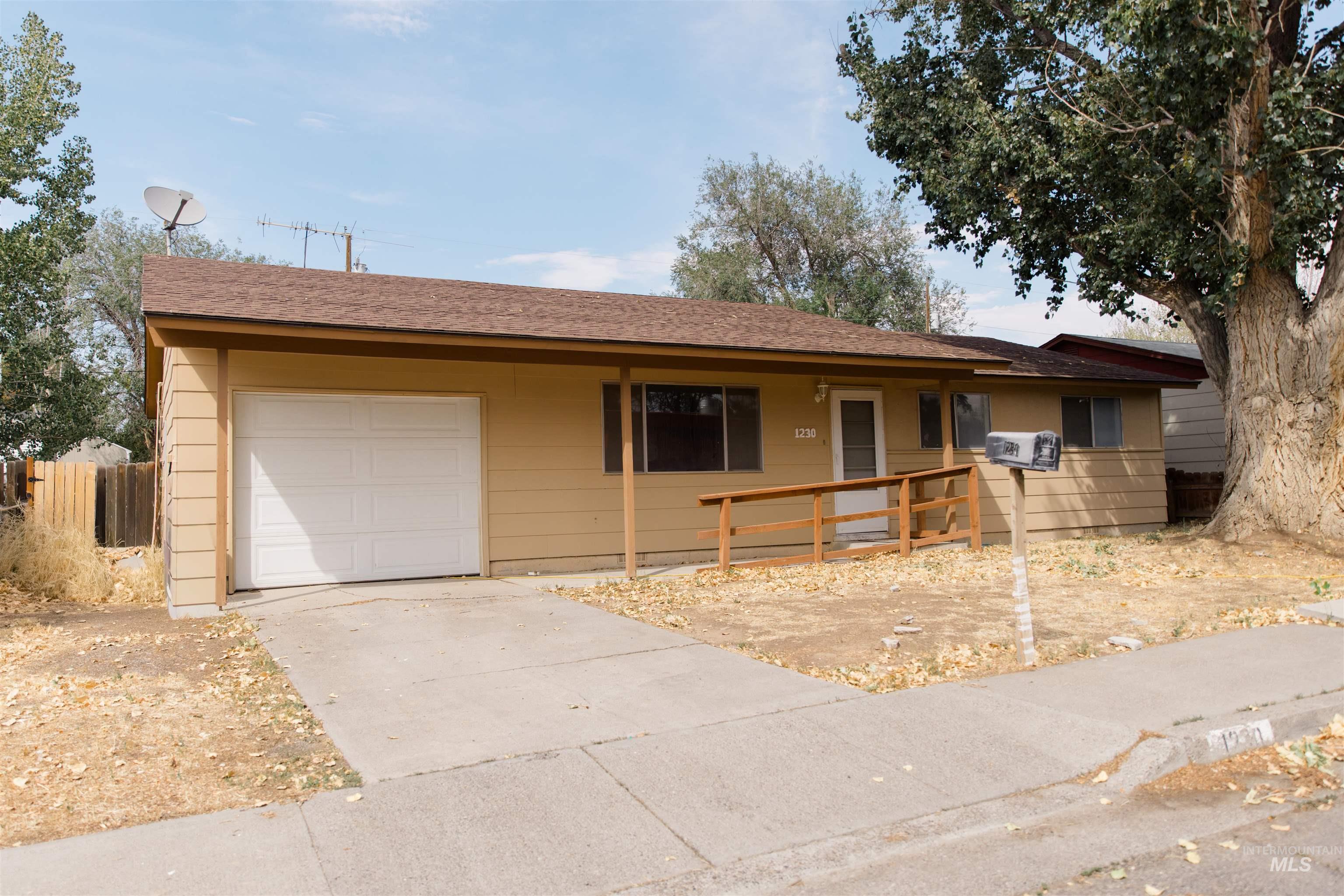 1230 E 17 N Property Photo 1