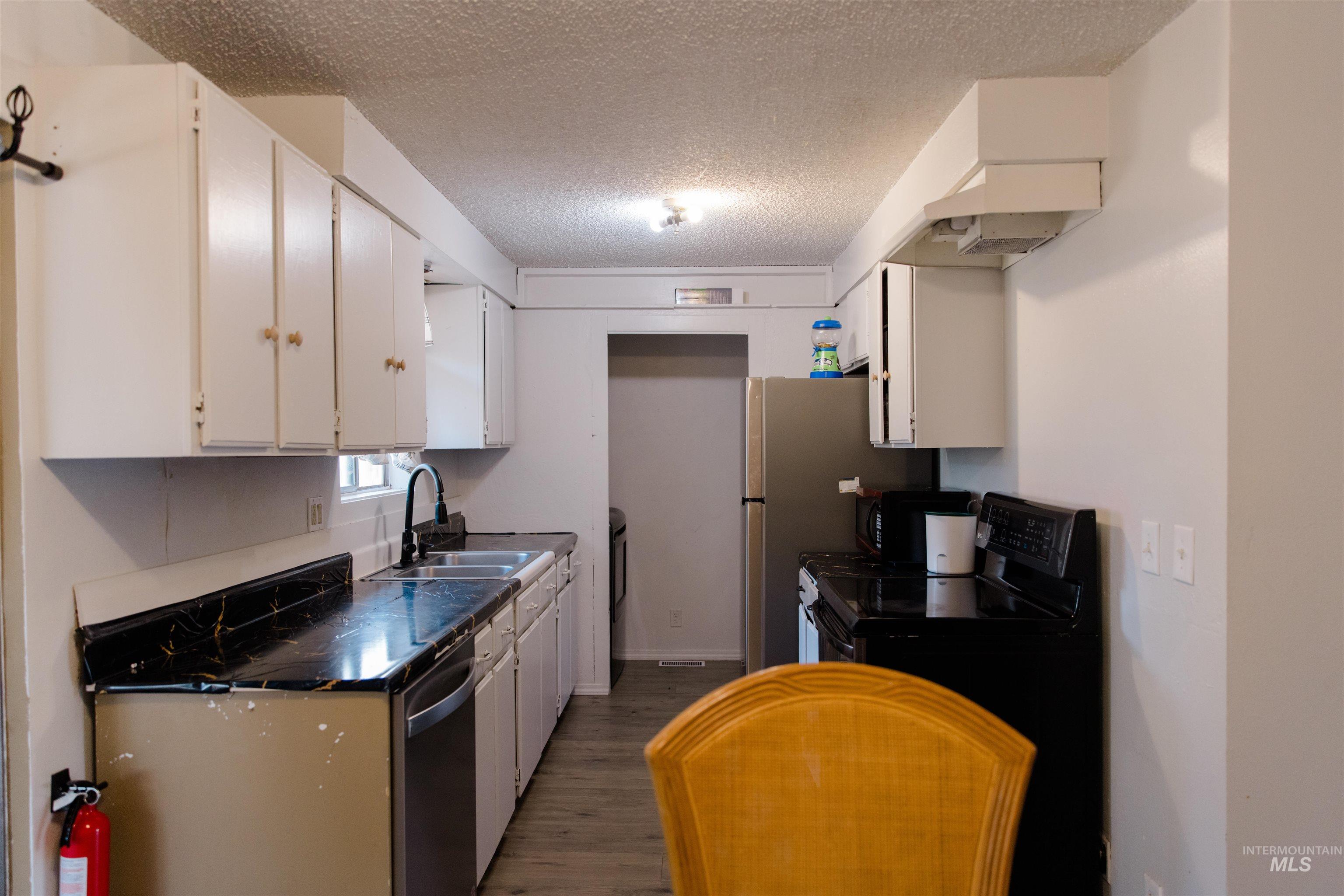1230 E 17 N Property Photo 9