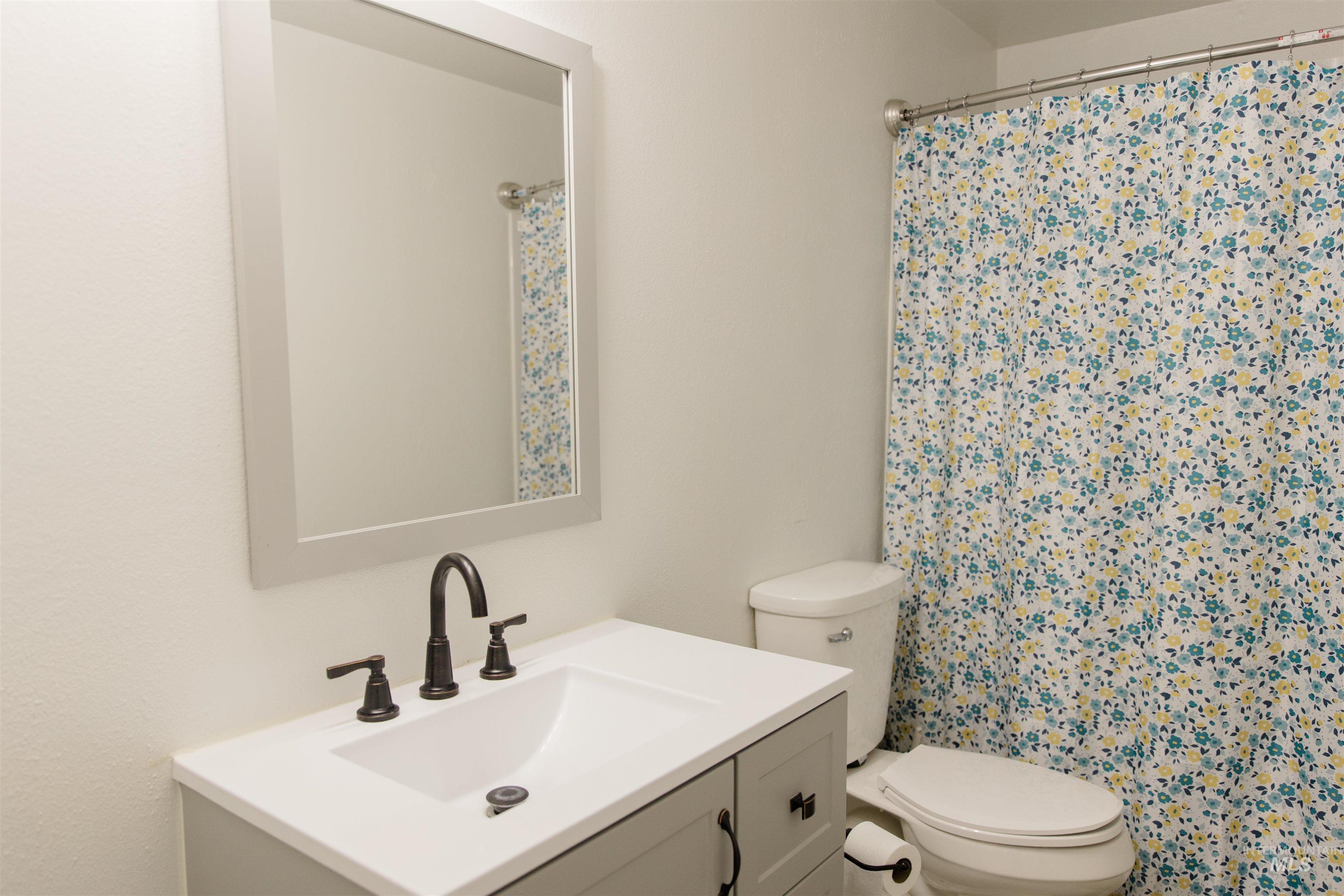 1230 E 17 N Property Photo 18