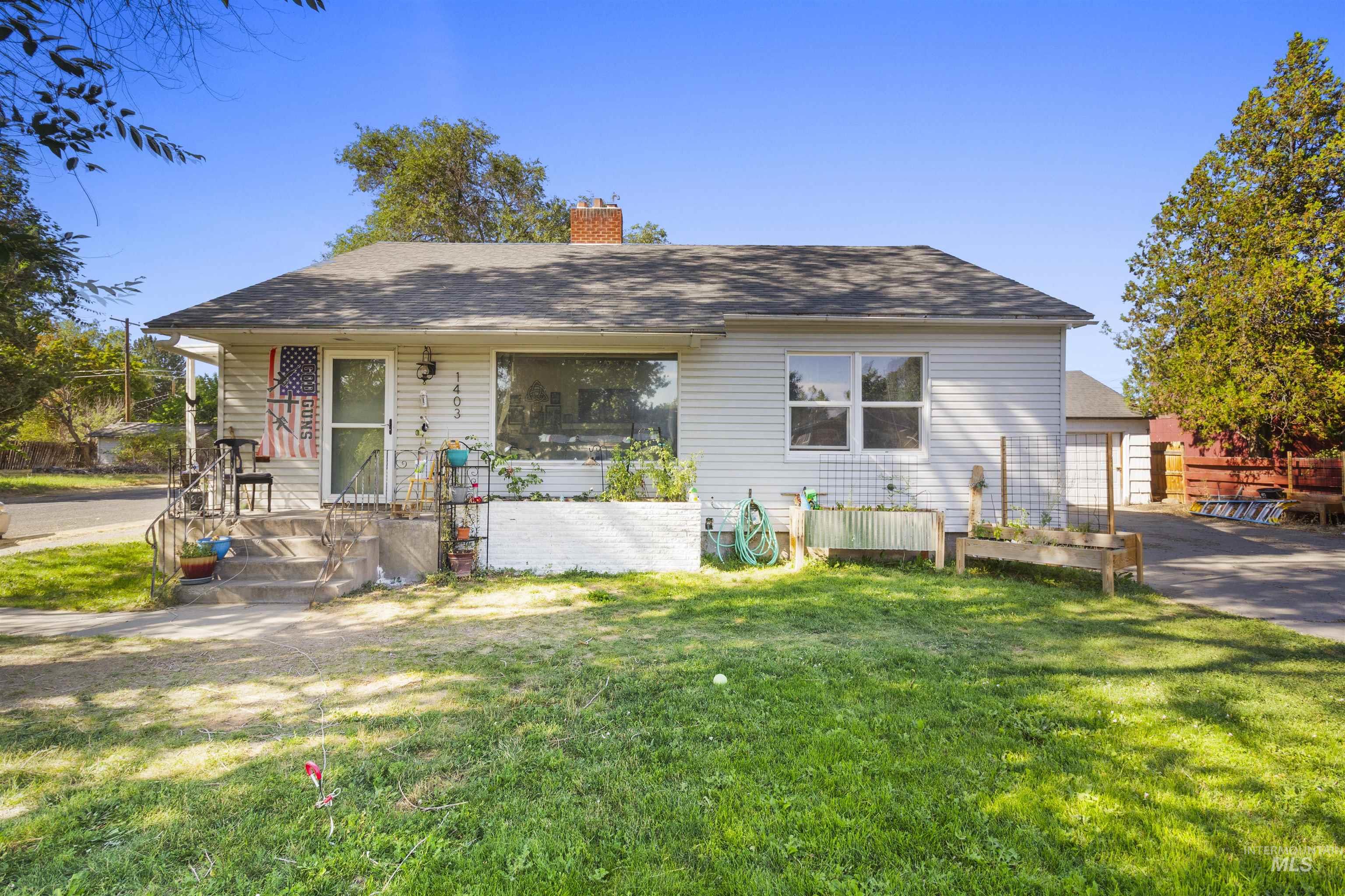 1403 8th Ave E