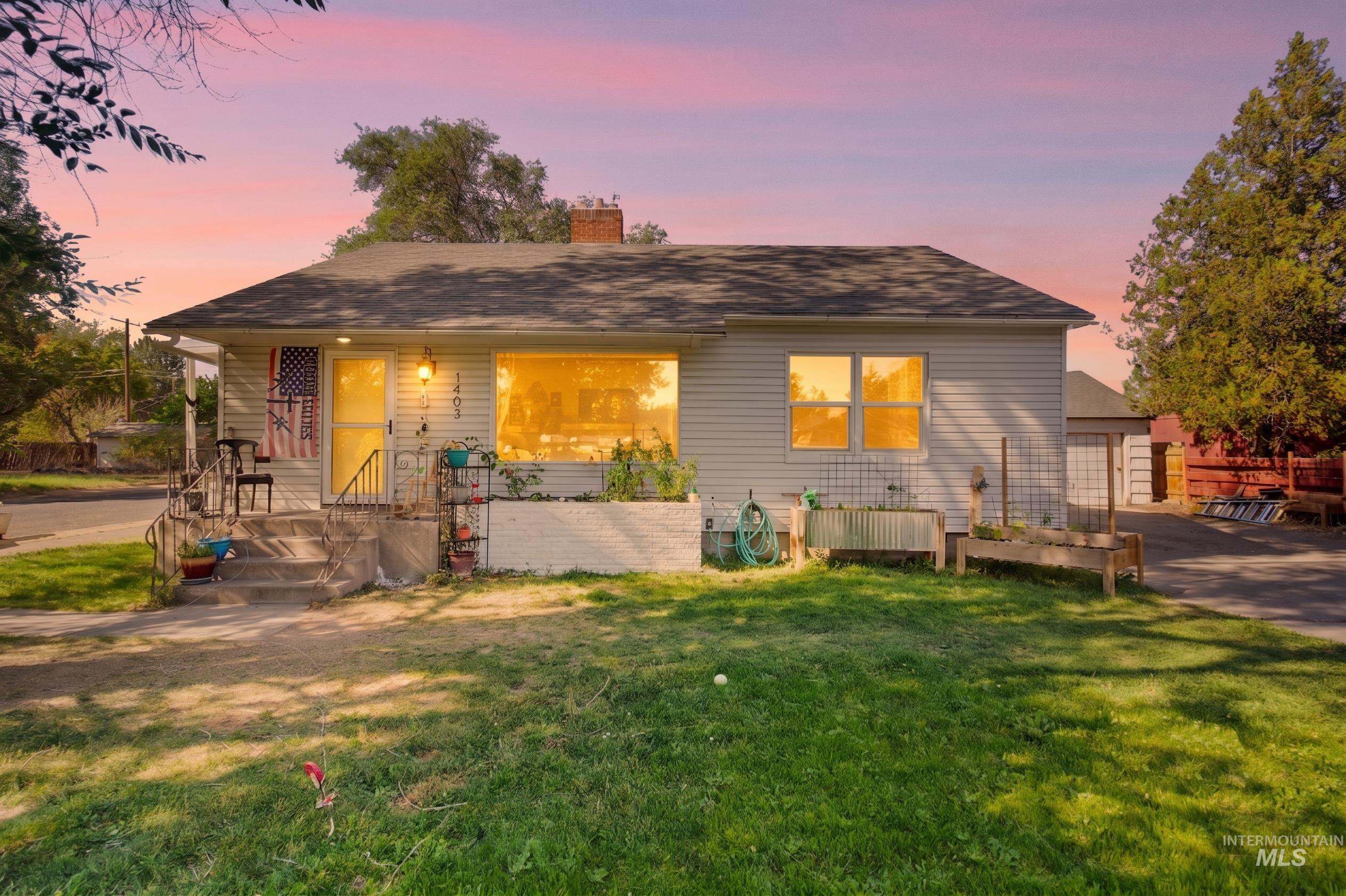 1403 8th Ave E Property Photo 2