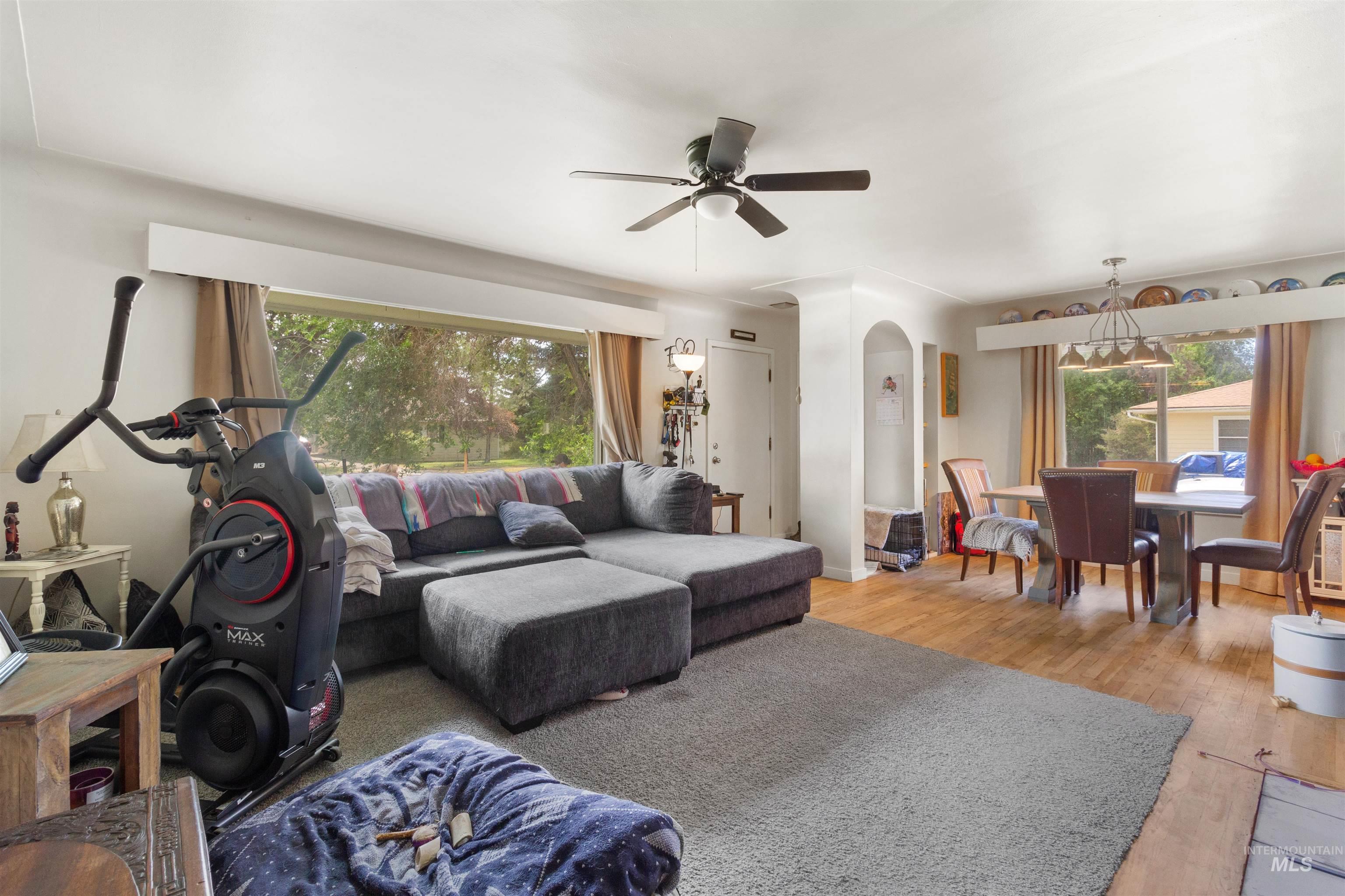 1403 8th Ave E Property Photo 3