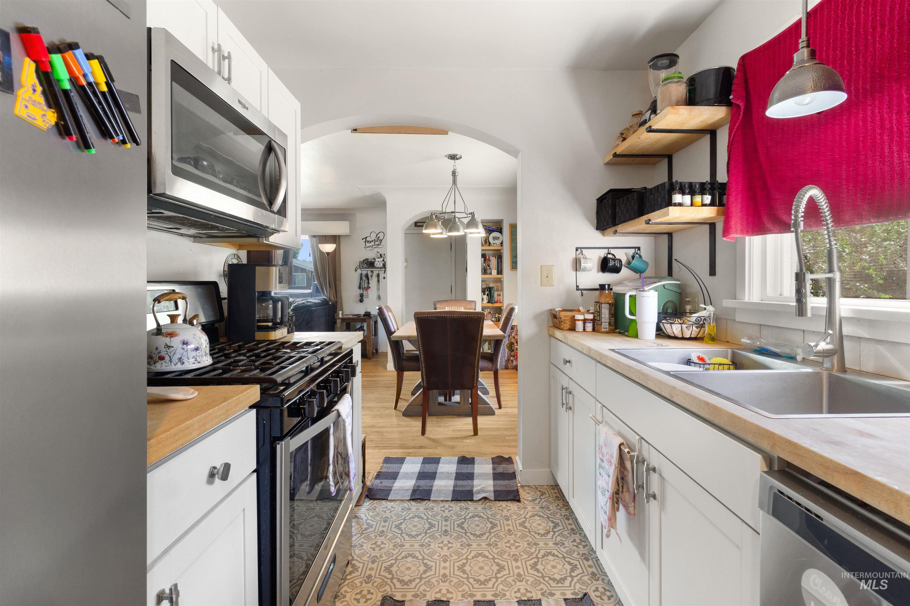 1403 8th Ave E Property Photo 5