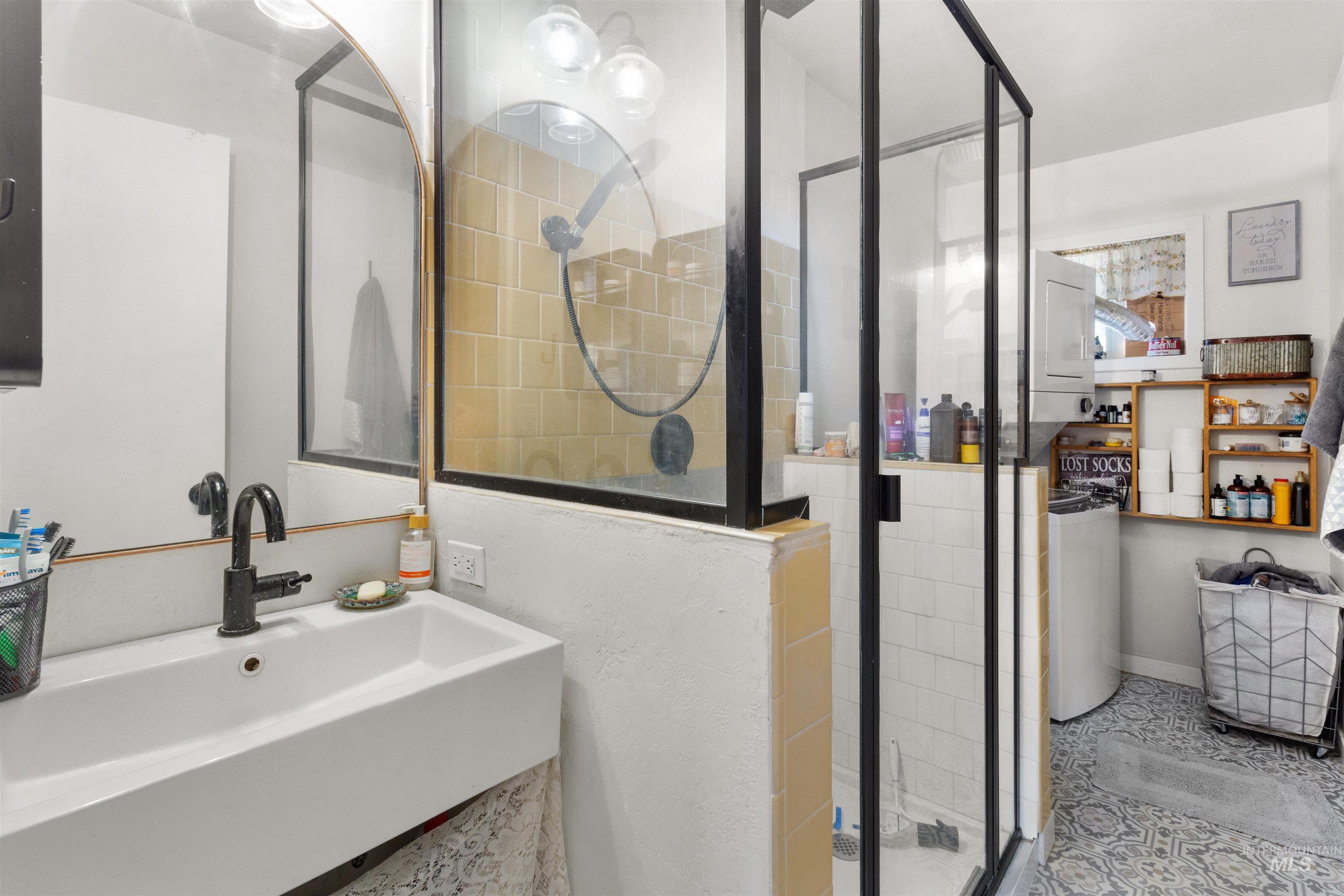 1403 8th Ave E Property Photo 9