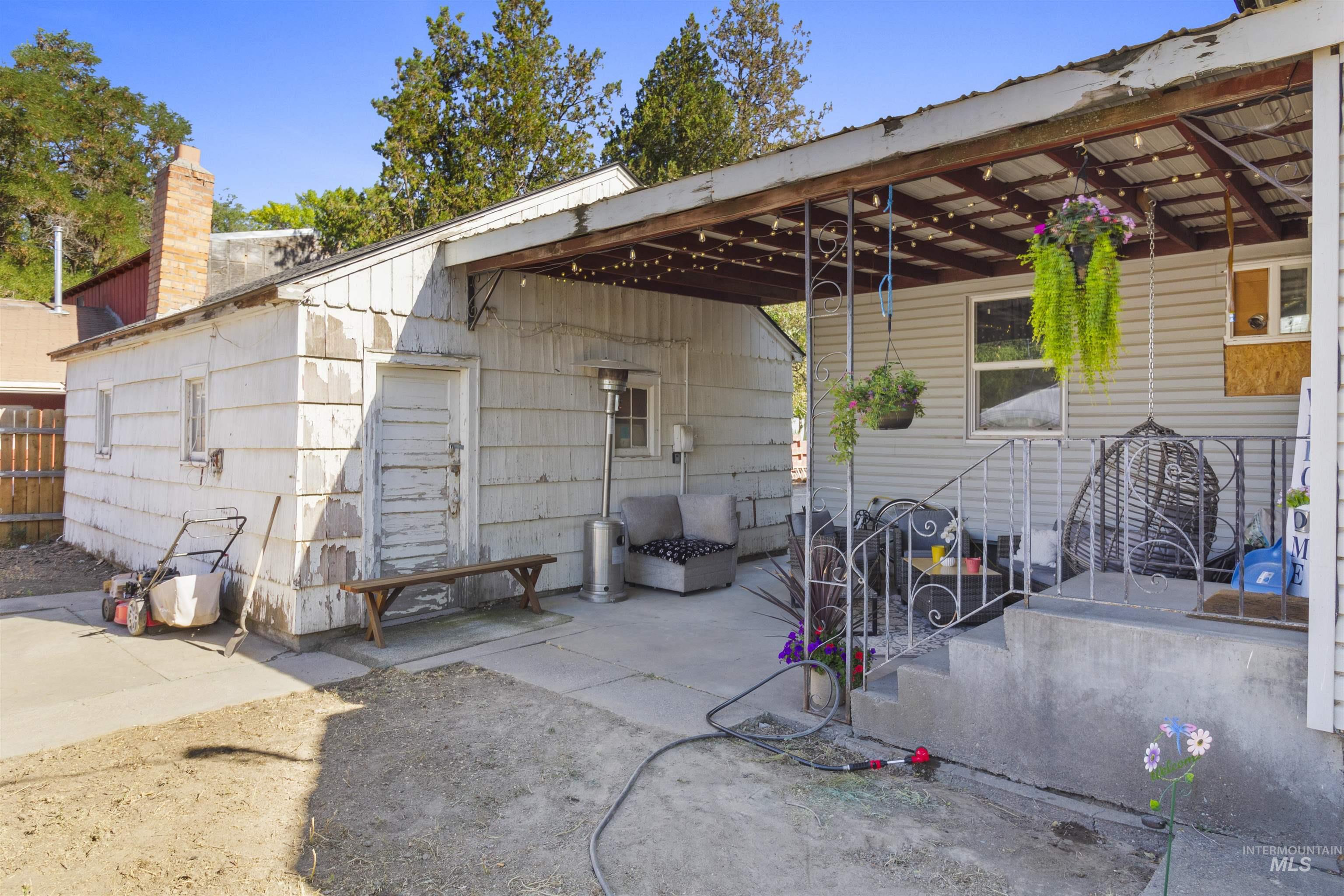 1403 8th Ave E Property Photo 23