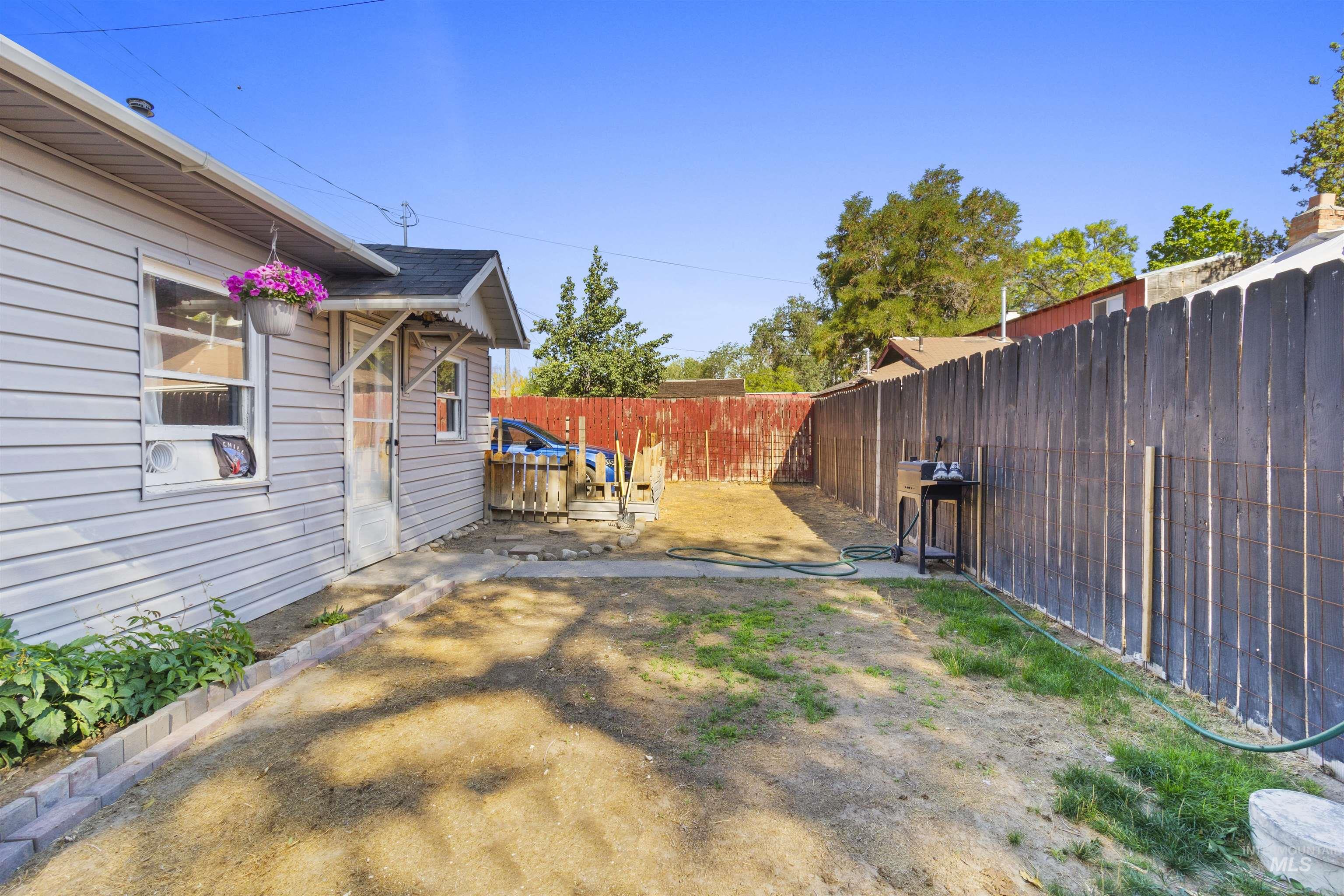 1403 8th Ave E Property Photo 37