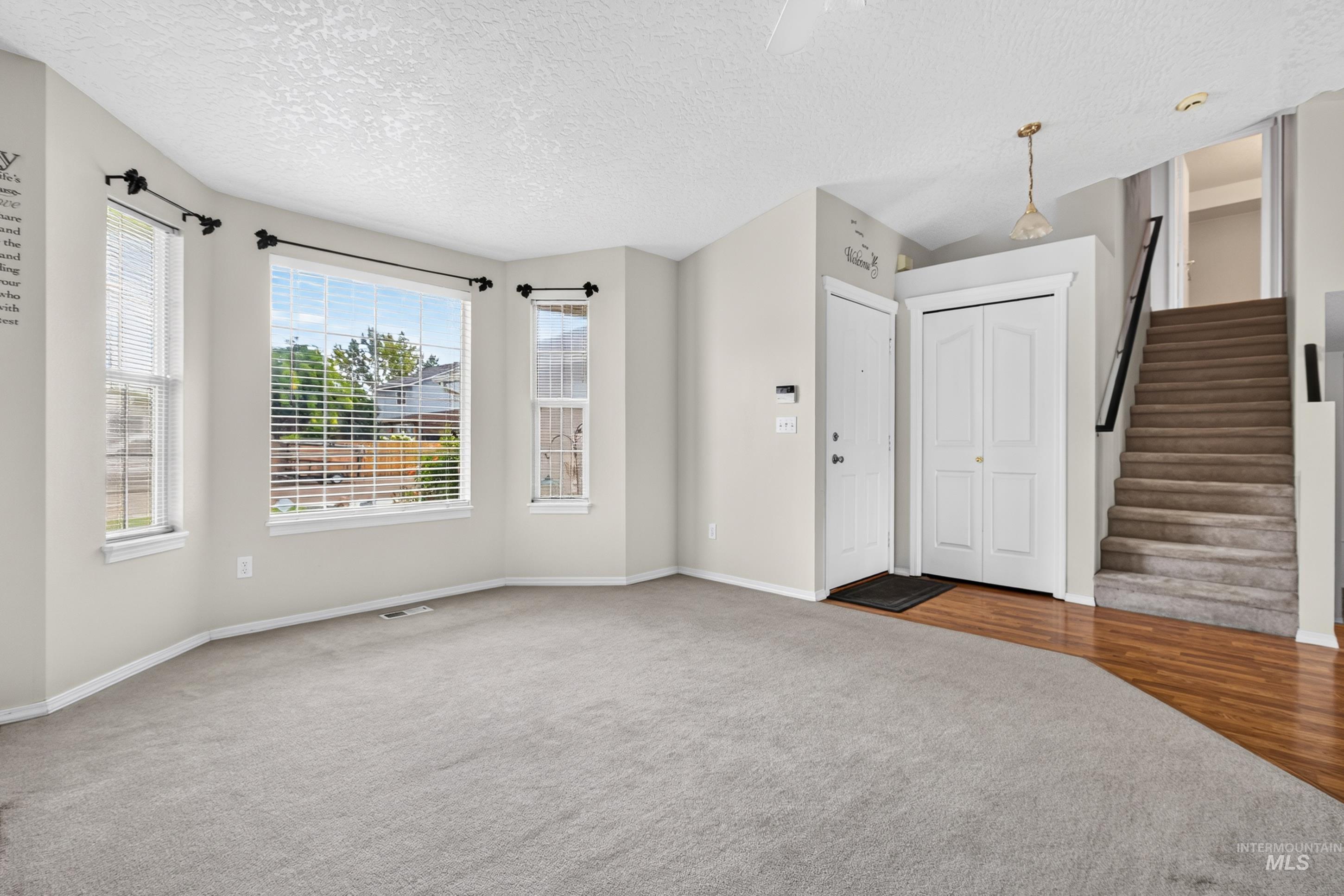 1209 Cattail St Property Photo 6