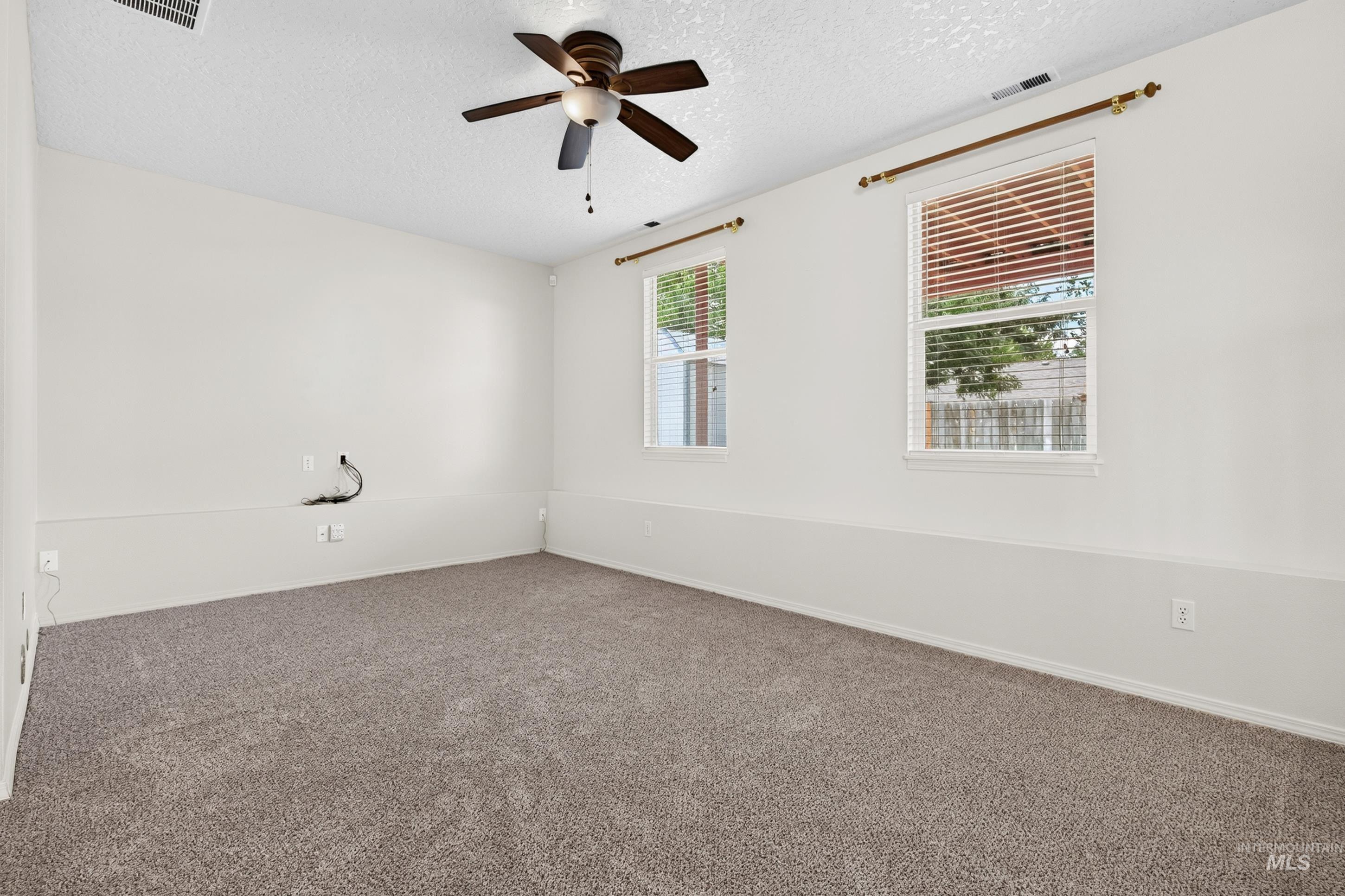 1209 Cattail St Property Photo 12